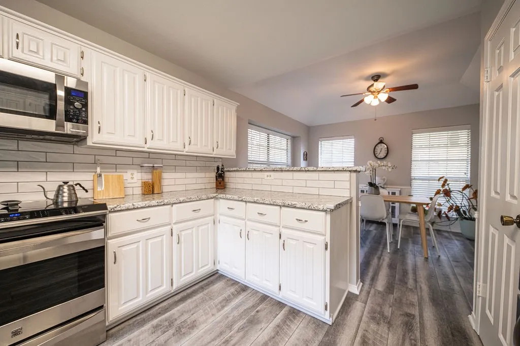 Single Family Residence For Sale in Hopkins County , 328 Hollie Circle, Sulphur Springs, Texas 75482, 3 Bedroom, 2 Bathroom, 2 Garage spaces, 2,157 Sqft, built in 1986, mls#21398936, Real Estate Agent in Sulphur Springs, Homes For Sale in Hopkins county, Homes For Sale in Sulphur Springs, Realtor in Sulphur Springs Texas, Real Estate Brokerage Independent Realty Texas, Luminita Cordes Realtor