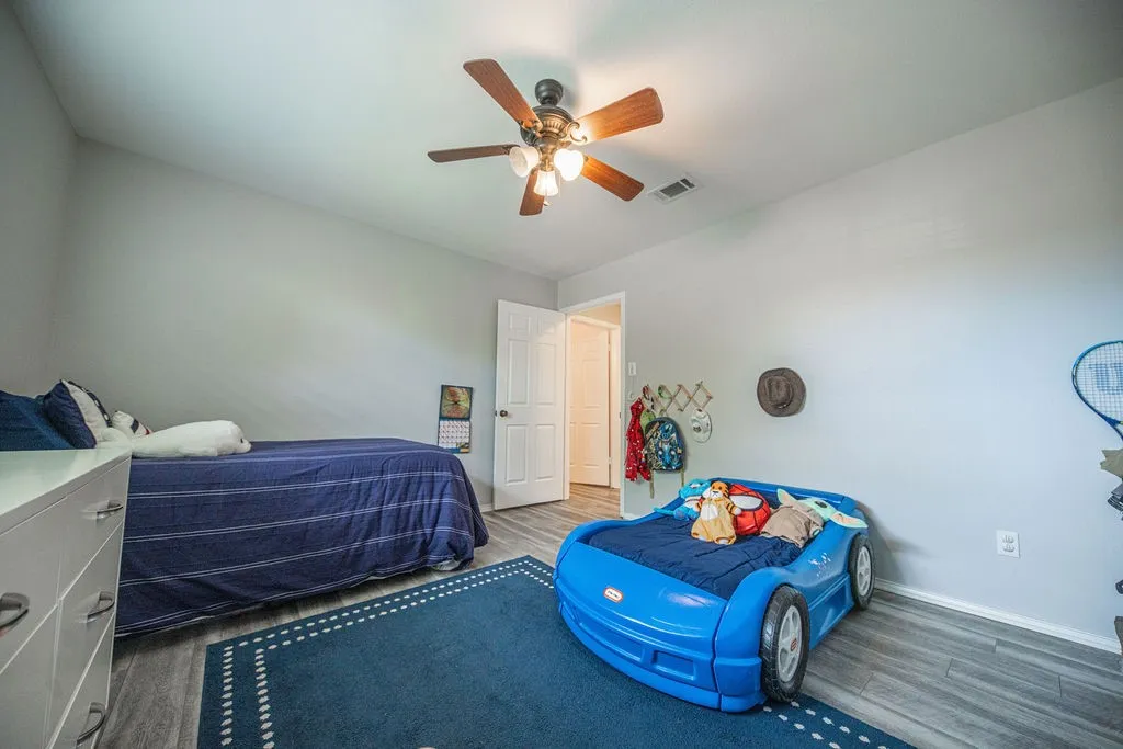 Single Family Residence For Sale in Hopkins County , 328 Hollie Circle, Sulphur Springs, Texas 75482, 3 Bedroom, 2 Bathroom, 2 Garage spaces, 2,157 Sqft, built in 1986, mls#21398936, Real Estate Agent in Sulphur Springs, Homes For Sale in Hopkins county, Homes For Sale in Sulphur Springs, Realtor in Sulphur Springs Texas, Real Estate Brokerage Independent Realty Texas, Luminita Cordes Realtor