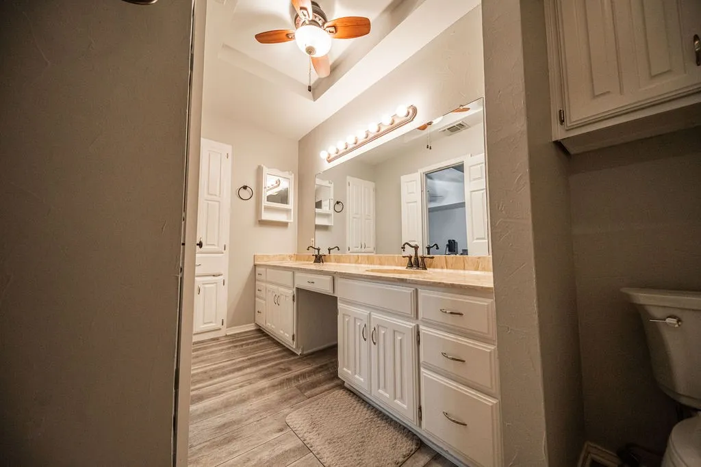 Single Family Residence For Sale in Hopkins County , 328 Hollie Circle, Sulphur Springs, Texas 75482, 3 Bedroom, 2 Bathroom, 2 Garage spaces, 2,157 Sqft, built in 1986, mls#21398936, Real Estate Agent in Sulphur Springs, Homes For Sale in Hopkins county, Homes For Sale in Sulphur Springs, Realtor in Sulphur Springs Texas, Real Estate Brokerage Independent Realty Texas, Luminita Cordes Realtor
