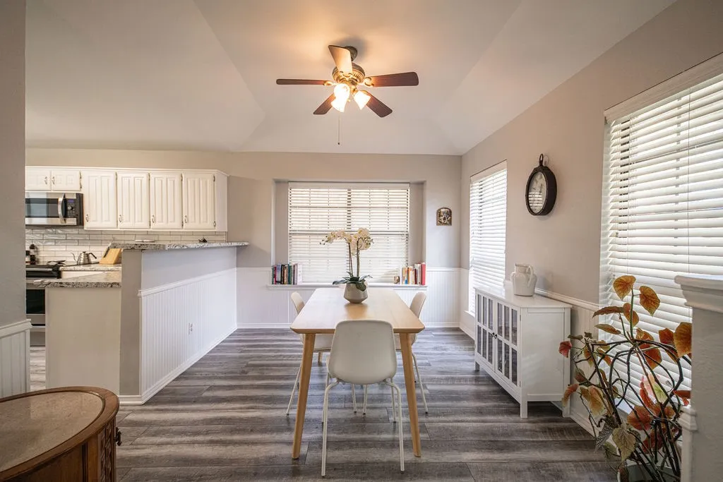 Single Family Residence For Sale in Hopkins County , 328 Hollie Circle, Sulphur Springs, Texas 75482, 3 Bedroom, 2 Bathroom, 2 Garage spaces, 2,157 Sqft, built in 1986, mls#21398936, Real Estate Agent in Sulphur Springs, Homes For Sale in Hopkins county, Homes For Sale in Sulphur Springs, Realtor in Sulphur Springs Texas, Real Estate Brokerage Independent Realty Texas, Luminita Cordes Realtor