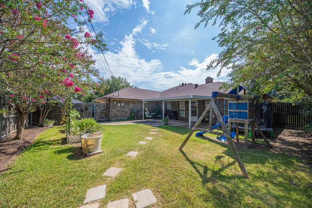 Single Family Residence For Sale in Hopkins County , 328 Hollie Circle, Sulphur Springs, Texas 75482, 3 Bedroom, 2 Bathroom, 2 Garage spaces, 2,157 Sqft, built in 1986, mls#21398936, Real Estate Agent in Sulphur Springs, Homes For Sale in Hopkins county, Homes For Sale in Sulphur Springs, Realtor in Sulphur Springs Texas, Real Estate Brokerage Independent Realty Texas, Luminita Cordes Realtor