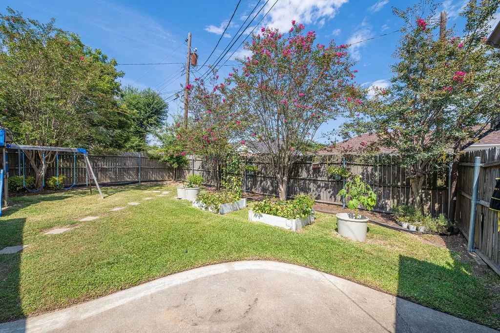 Single Family Residence For Sale in Hopkins County , 328 Hollie Circle, Sulphur Springs, Texas 75482, 3 Bedroom, 2 Bathroom, 2 Garage spaces, 2,157 Sqft, built in 1986, mls#21398936, Real Estate Agent in Sulphur Springs, Homes For Sale in Hopkins county, Homes For Sale in Sulphur Springs, Realtor in Sulphur Springs Texas, Real Estate Brokerage Independent Realty Texas, Luminita Cordes Realtor