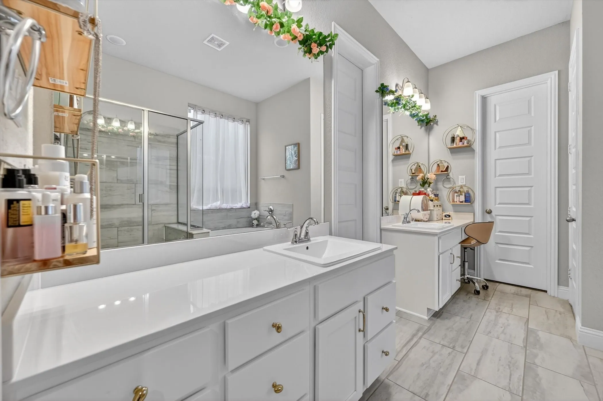 Single Family Residence For Sale in Tarrant County , 2814 Grand Lookout Lane, Arlington, Texas 76001, 4 Bedroom, 3 Bathroom, 2 Garage spaces, 2,504 Sqft, built in 2021, mls#21397623, Real Estate Agent in Arlington, Homes For Sale in Tarrant county, Homes For Sale in Arlington, Realtor in Arlington Texas, Real Estate Brokerage Independent Realty Texas, Luminita Cordes Realtor