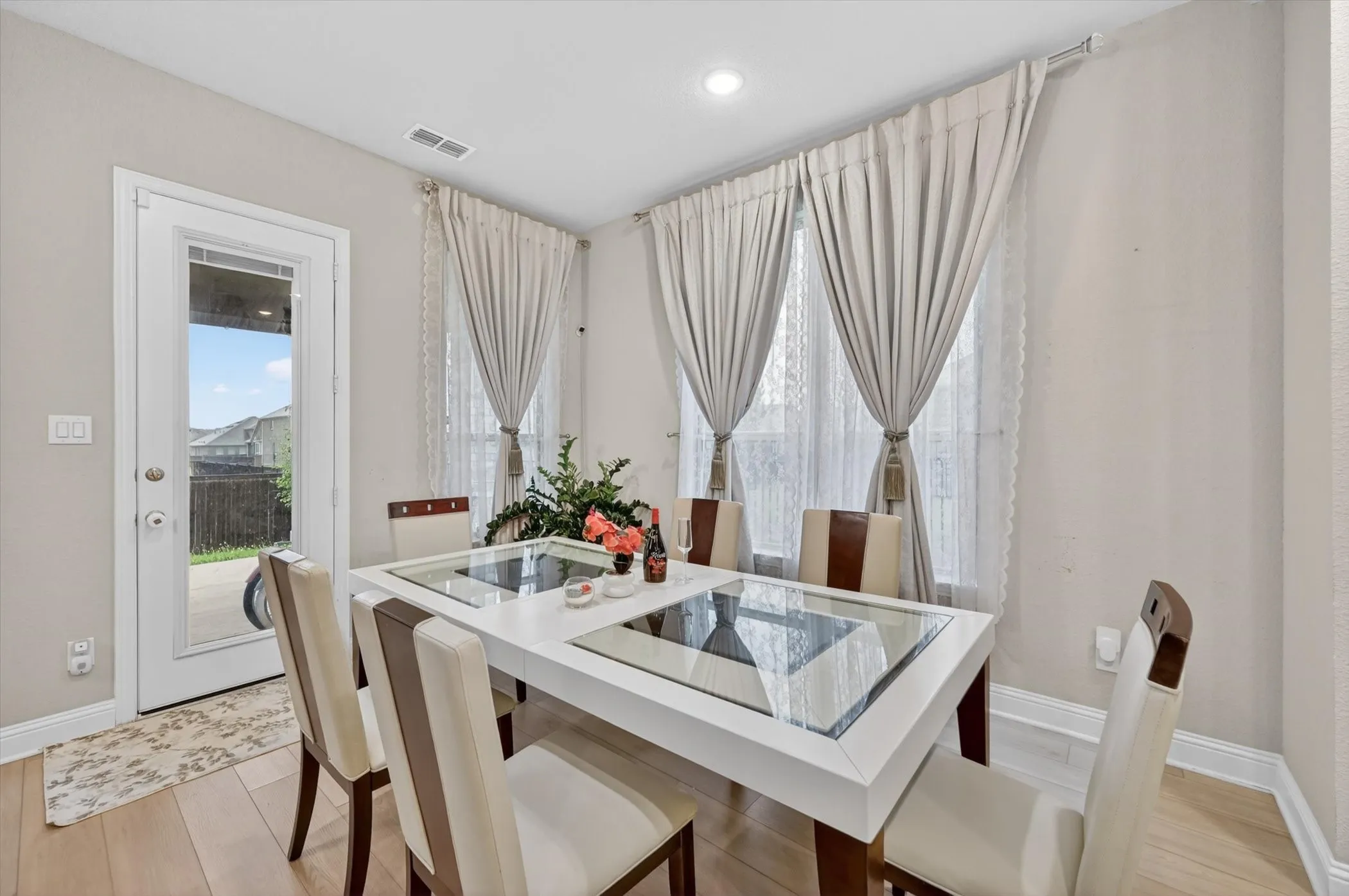 Single Family Residence For Sale in Tarrant County , 2814 Grand Lookout Lane, Arlington, Texas 76001, 4 Bedroom, 3 Bathroom, 2 Garage spaces, 2,504 Sqft, built in 2021, mls#21397623, Real Estate Agent in Arlington, Homes For Sale in Tarrant county, Homes For Sale in Arlington, Realtor in Arlington Texas, Real Estate Brokerage Independent Realty Texas, Luminita Cordes Realtor