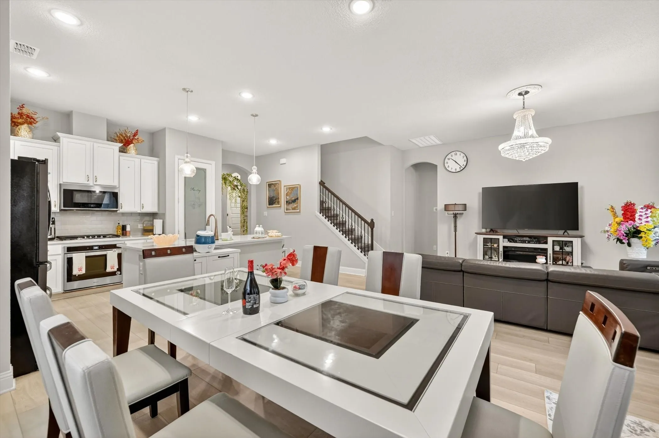 Single Family Residence For Sale in Tarrant County , 2814 Grand Lookout Lane, Arlington, Texas 76001, 4 Bedroom, 3 Bathroom, 2 Garage spaces, 2,504 Sqft, built in 2021, mls#21397623, Real Estate Agent in Arlington, Homes For Sale in Tarrant county, Homes For Sale in Arlington, Realtor in Arlington Texas, Real Estate Brokerage Independent Realty Texas, Luminita Cordes Realtor