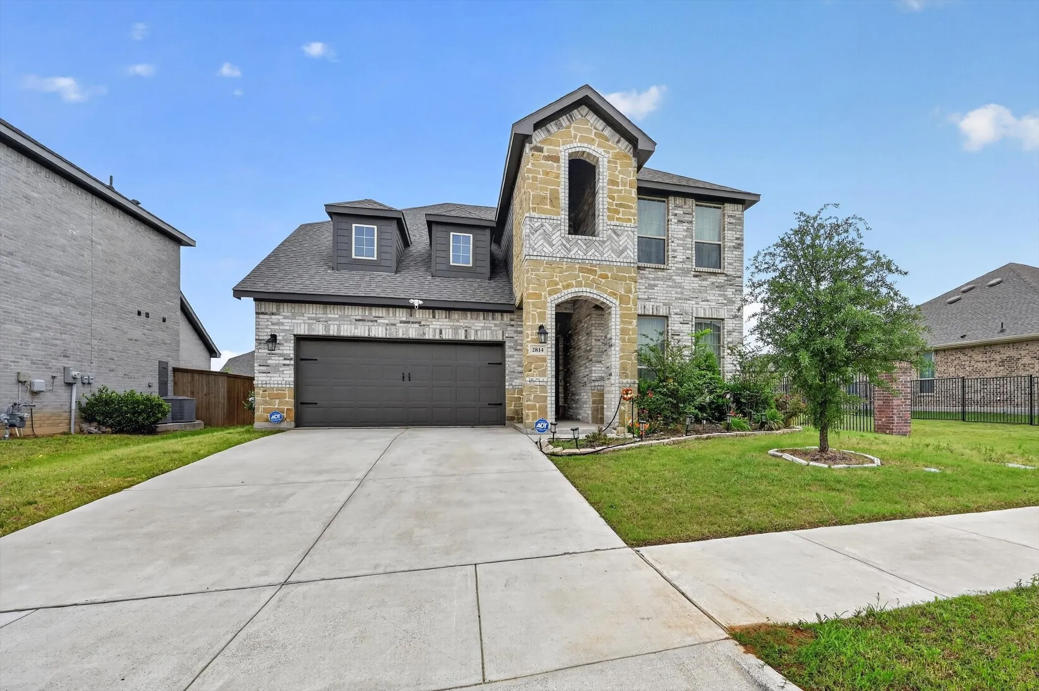 Single Family Residence For Sale in Tarrant County , 2814 Grand Lookout Lane, Arlington, Texas 76001, 4 Bedroom, 3 Bathroom, 2 Garage spaces, 2,504 Sqft, built in 2021, mls#21397623, Real Estate Agent in Arlington, Homes For Sale in Tarrant county, Homes For Sale in Arlington, Realtor in Arlington Texas, Real Estate Brokerage Independent Realty Texas, Luminita Cordes Realtor