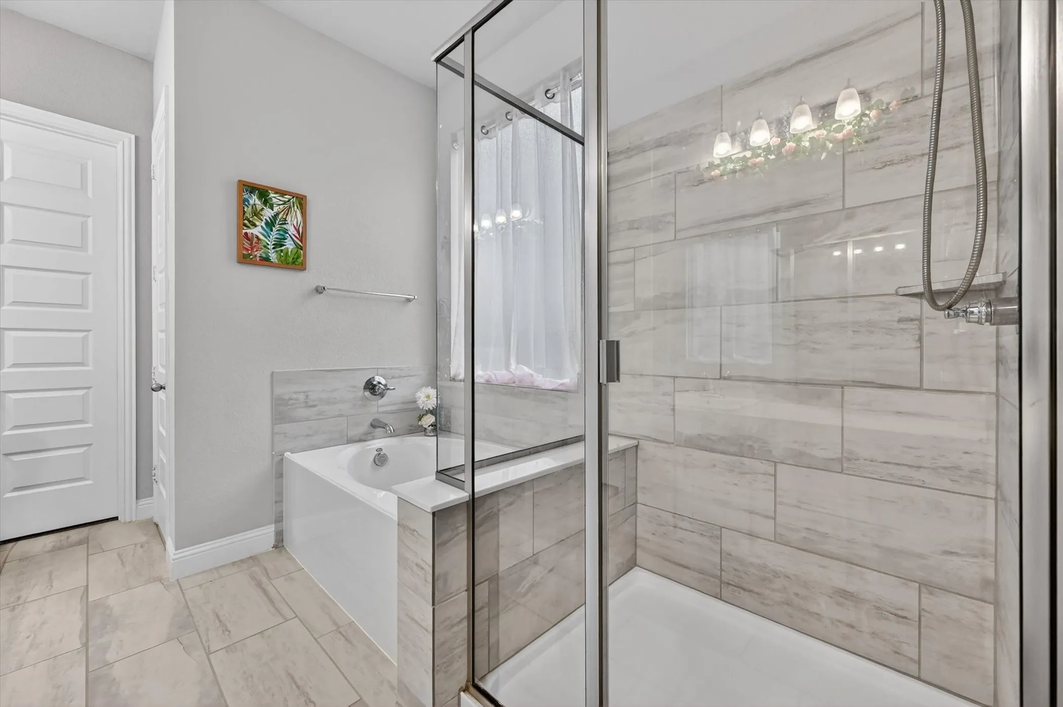 Single Family Residence For Sale in Tarrant County , 2814 Grand Lookout Lane, Arlington, Texas 76001, 4 Bedroom, 3 Bathroom, 2 Garage spaces, 2,504 Sqft, built in 2021, mls#21397623, Real Estate Agent in Arlington, Homes For Sale in Tarrant county, Homes For Sale in Arlington, Realtor in Arlington Texas, Real Estate Brokerage Independent Realty Texas, Luminita Cordes Realtor