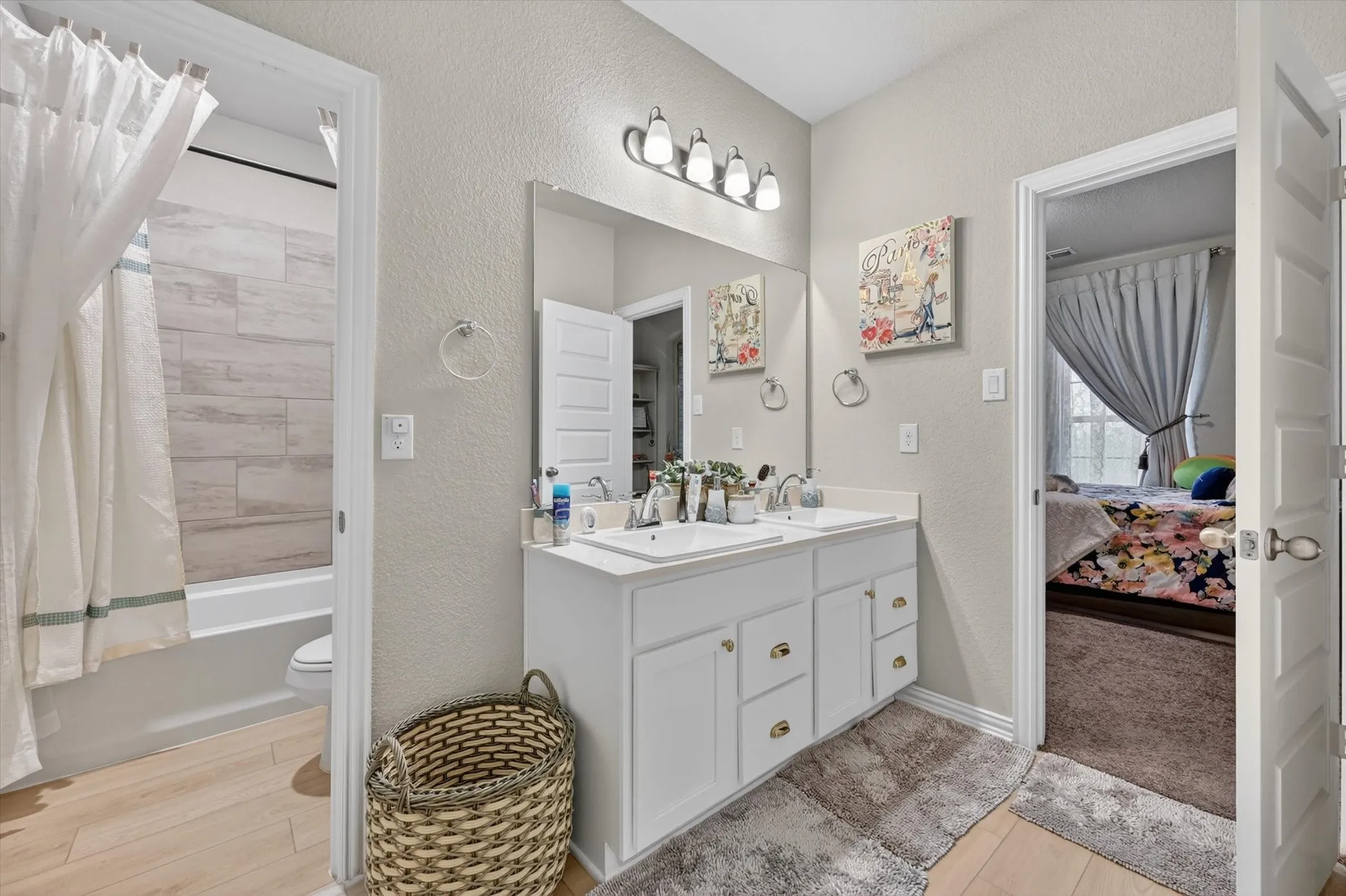 Single Family Residence For Sale in Tarrant County , 2814 Grand Lookout Lane, Arlington, Texas 76001, 4 Bedroom, 3 Bathroom, 2 Garage spaces, 2,504 Sqft, built in 2021, mls#21397623, Real Estate Agent in Arlington, Homes For Sale in Tarrant county, Homes For Sale in Arlington, Realtor in Arlington Texas, Real Estate Brokerage Independent Realty Texas, Luminita Cordes Realtor