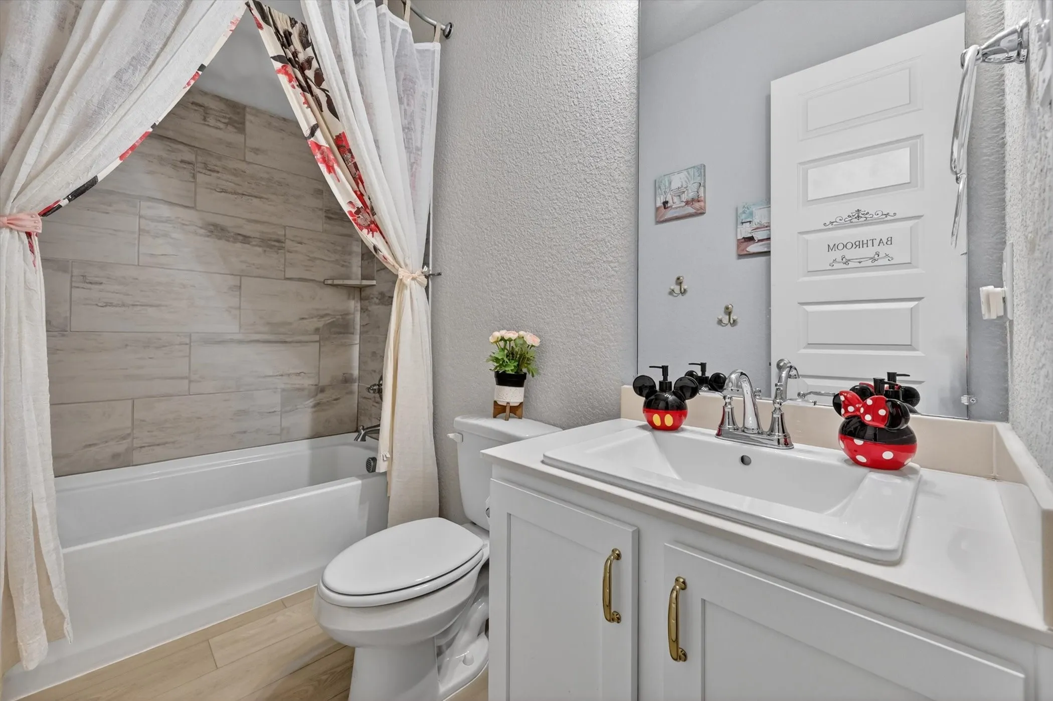 Single Family Residence For Sale in Tarrant County , 2814 Grand Lookout Lane, Arlington, Texas 76001, 4 Bedroom, 3 Bathroom, 2 Garage spaces, 2,504 Sqft, built in 2021, mls#21397623, Real Estate Agent in Arlington, Homes For Sale in Tarrant county, Homes For Sale in Arlington, Realtor in Arlington Texas, Real Estate Brokerage Independent Realty Texas, Luminita Cordes Realtor