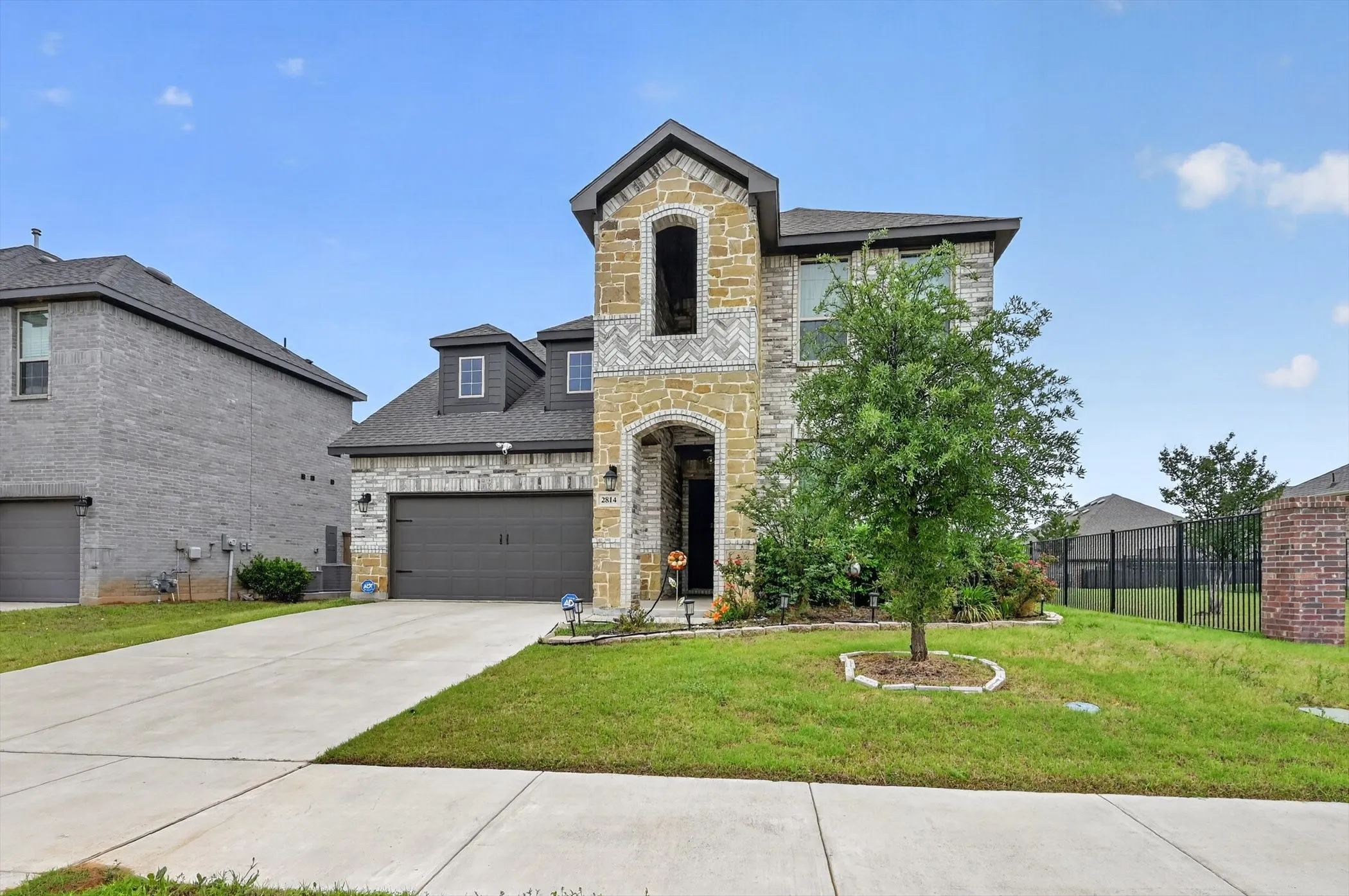 Single Family Residence For Sale in Tarrant County , 2814 Grand Lookout Lane, Arlington, Texas 76001, 4 Bedroom, 3 Bathroom, 2 Garage spaces, 2,504 Sqft, built in 2021, mls#21397623, Real Estate Agent in Arlington, Homes For Sale in Tarrant county, Homes For Sale in Arlington, Realtor in Arlington Texas, Real Estate Brokerage Independent Realty Texas, Luminita Cordes Realtor