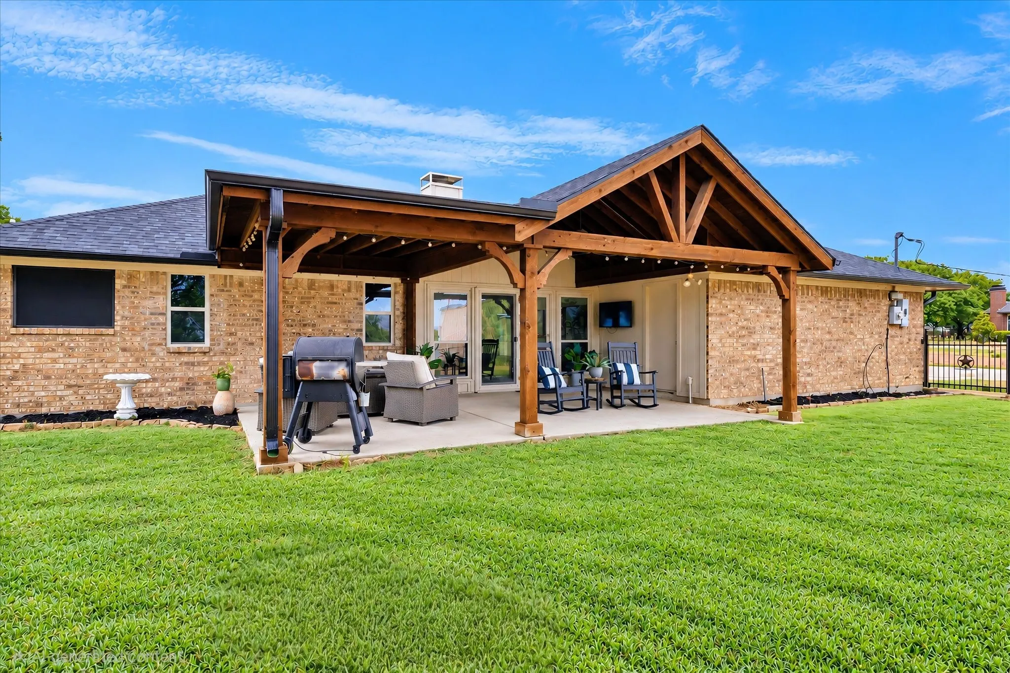 Single Family Residence For Sale in Collin County , 1694 Betts Lane, Prosper, Texas 75078, 3 Bedroom, 2 Bathroom, 2 Garage spaces, 2,298 Sqft, built in 1986, mls#21396909, Real Estate Agent in Prosper, Homes For Sale in Collin county, Homes For Sale in Prosper, Realtor in Prosper Texas, Real Estate Brokerage Independent Realty Texas, Luminita Cordes Realtor