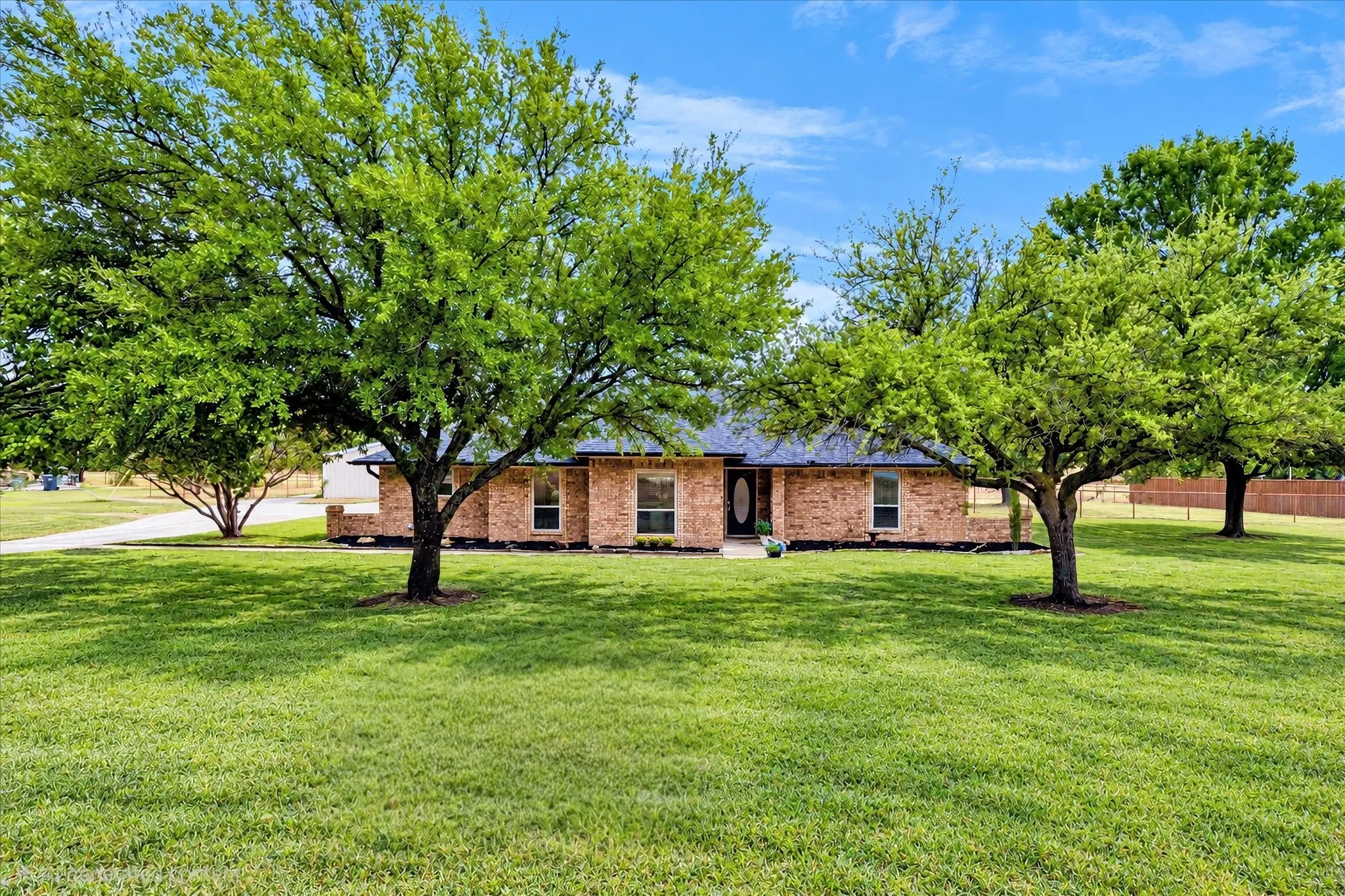 Single Family Residence For Sale in Collin County , 1694 Betts Lane, Prosper, Texas 75078, 3 Bedroom, 2 Bathroom, 2 Garage spaces, 2,298 Sqft, built in 1986, mls#21396909, Real Estate Agent in Prosper, Homes For Sale in Collin county, Homes For Sale in Prosper, Realtor in Prosper Texas, Real Estate Brokerage Independent Realty Texas, Luminita Cordes Realtor