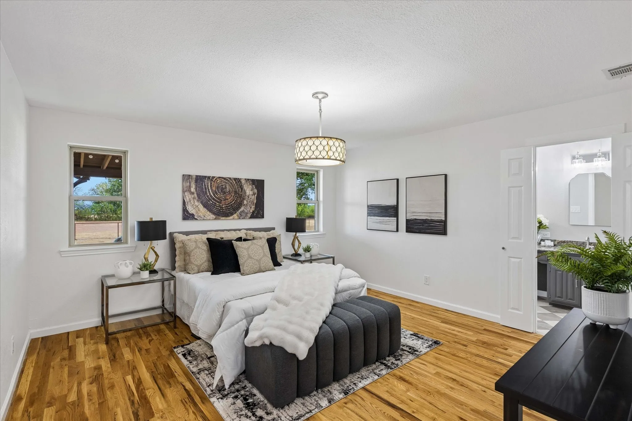 Gorgeous views to back with complete privacy