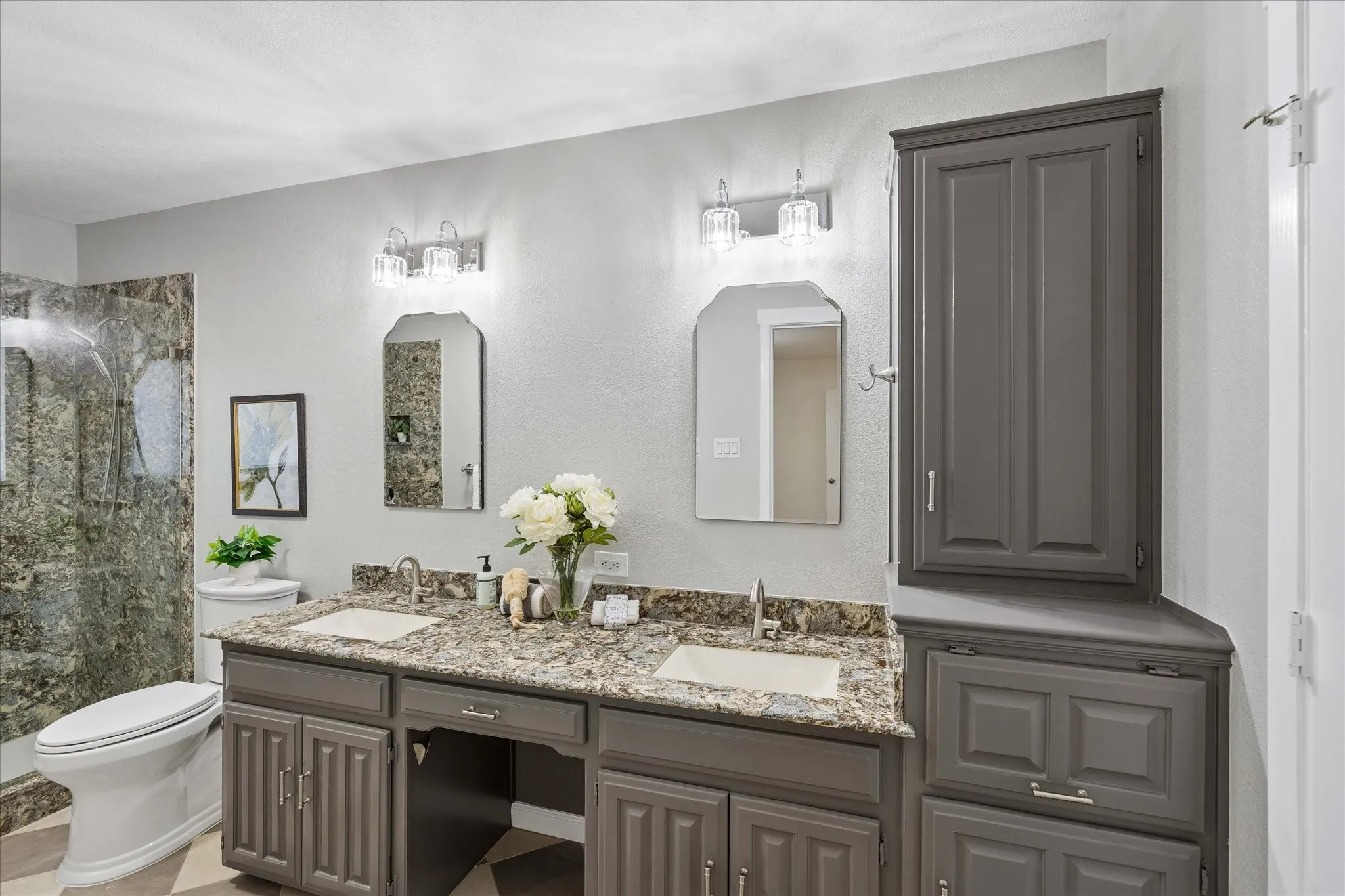 dual sinks with walk in closet