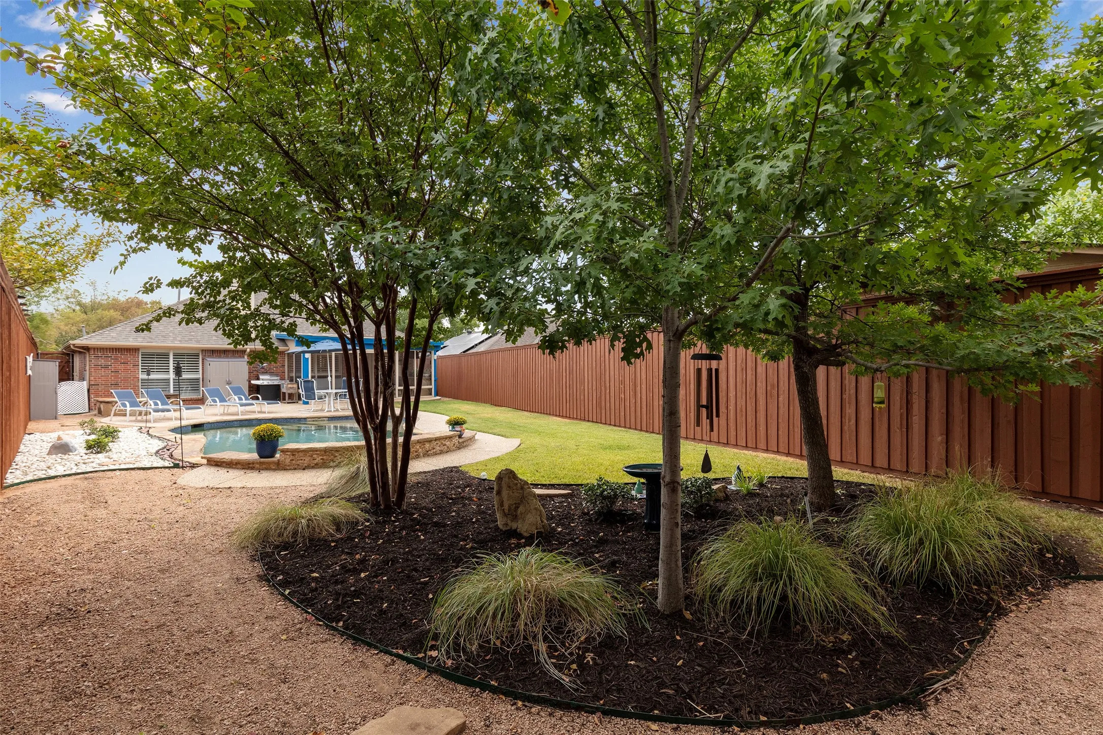 Single Family Residence For Sale in Denton County , 1829 Melton Drive, Carrollton, Texas 75010, 3 Bedroom, 2 Bathroom, 2 Garage spaces, 1,850 Sqft, built in 2001, mls#21397587, Real Estate Agent in Carrollton, Homes For Sale in Denton county, Homes For Sale in Carrollton, Realtor in Carrollton Texas, Real Estate Brokerage Independent Realty Texas, Luminita Cordes Realtor