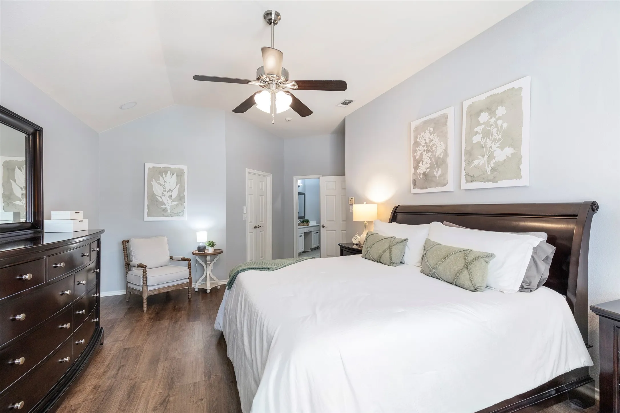 Single Family Residence For Sale in Denton County , 1829 Melton Drive, Carrollton, Texas 75010, 3 Bedroom, 2 Bathroom, 2 Garage spaces, 1,850 Sqft, built in 2001, mls#21397587, Real Estate Agent in Carrollton, Homes For Sale in Denton county, Homes For Sale in Carrollton, Realtor in Carrollton Texas, Real Estate Brokerage Independent Realty Texas, Luminita Cordes Realtor