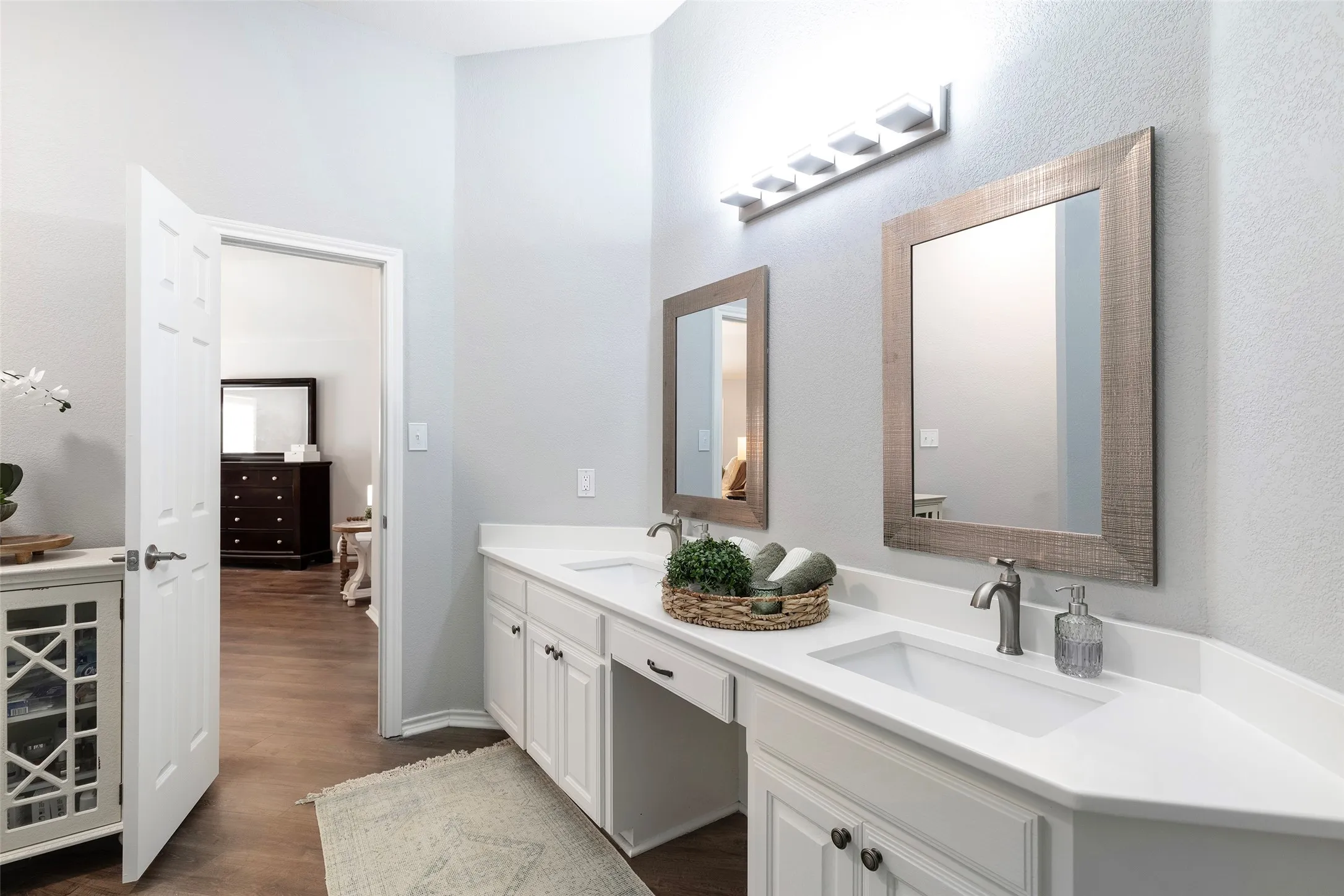Single Family Residence For Sale in Denton County , 1829 Melton Drive, Carrollton, Texas 75010, 3 Bedroom, 2 Bathroom, 2 Garage spaces, 1,850 Sqft, built in 2001, mls#21397587, Real Estate Agent in Carrollton, Homes For Sale in Denton county, Homes For Sale in Carrollton, Realtor in Carrollton Texas, Real Estate Brokerage Independent Realty Texas, Luminita Cordes Realtor