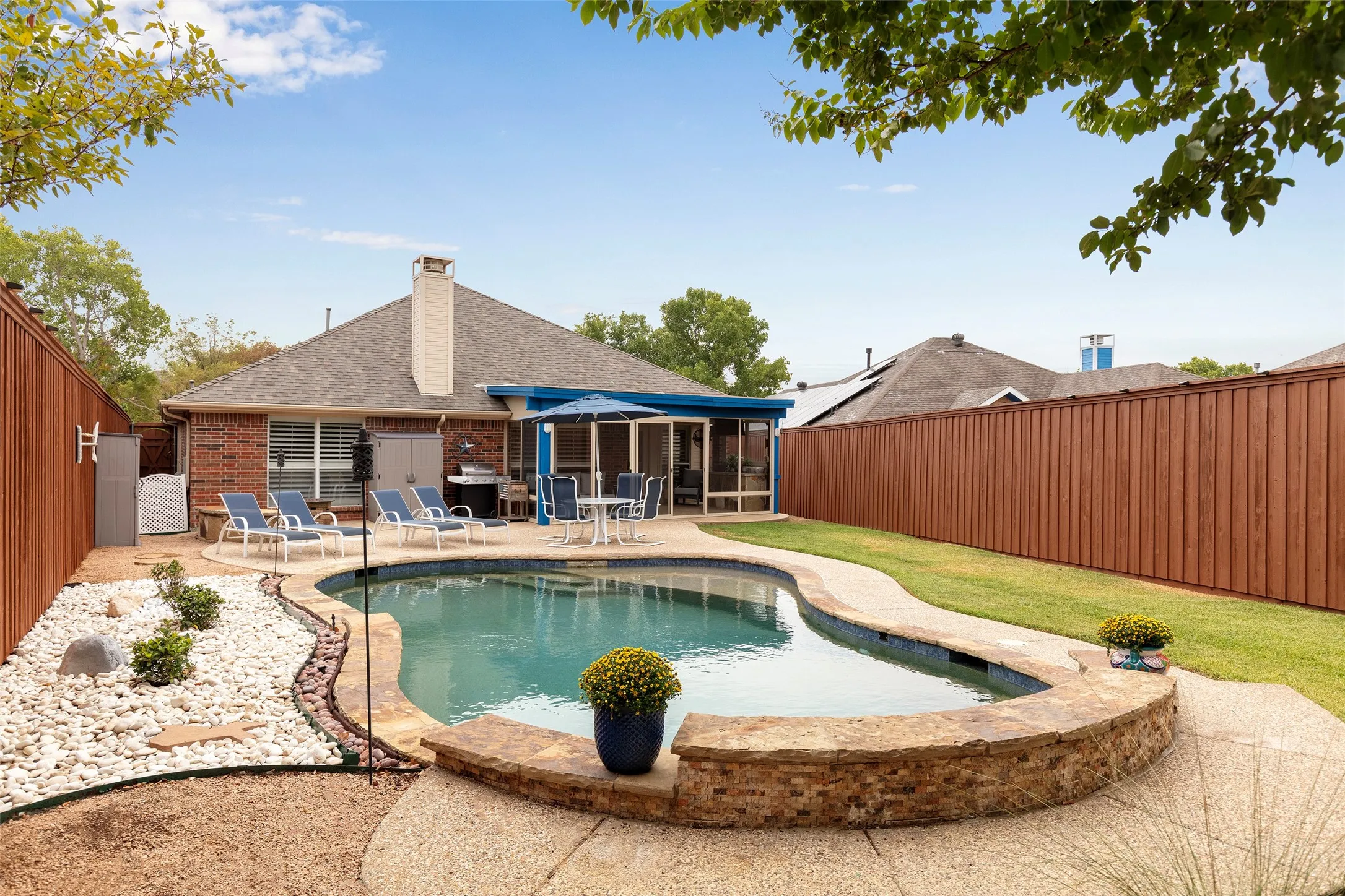 Single Family Residence For Sale in Denton County , 1829 Melton Drive, Carrollton, Texas 75010, 3 Bedroom, 2 Bathroom, 2 Garage spaces, 1,850 Sqft, built in 2001, mls#21397587, Real Estate Agent in Carrollton, Homes For Sale in Denton county, Homes For Sale in Carrollton, Realtor in Carrollton Texas, Real Estate Brokerage Independent Realty Texas, Luminita Cordes Realtor