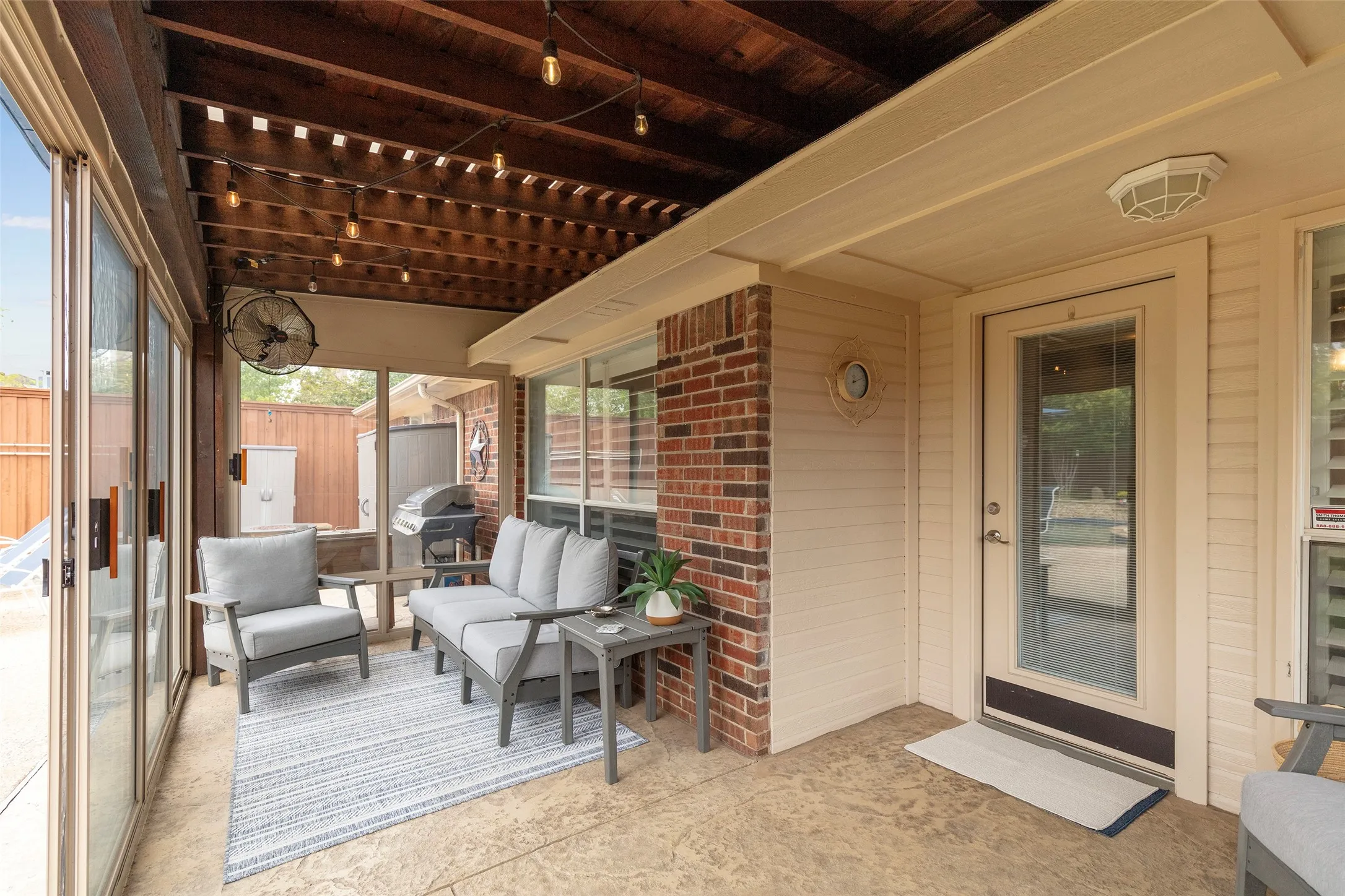 Single Family Residence For Sale in Denton County , 1829 Melton Drive, Carrollton, Texas 75010, 3 Bedroom, 2 Bathroom, 2 Garage spaces, 1,850 Sqft, built in 2001, mls#21397587, Real Estate Agent in Carrollton, Homes For Sale in Denton county, Homes For Sale in Carrollton, Realtor in Carrollton Texas, Real Estate Brokerage Independent Realty Texas, Luminita Cordes Realtor