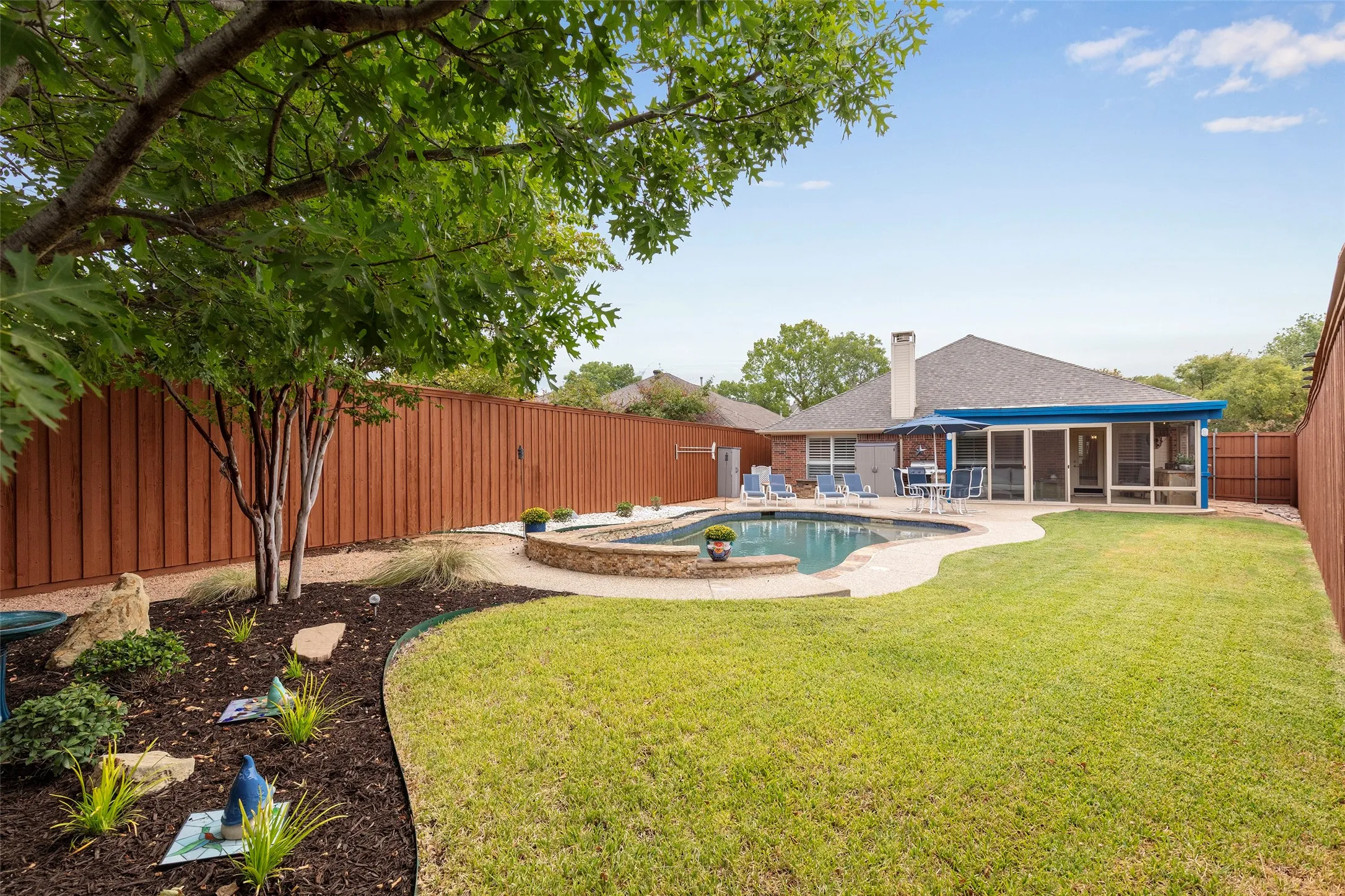 Single Family Residence For Sale in Denton County , 1829 Melton Drive, Carrollton, Texas 75010, 3 Bedroom, 2 Bathroom, 2 Garage spaces, 1,850 Sqft, built in 2001, mls#21397587, Real Estate Agent in Carrollton, Homes For Sale in Denton county, Homes For Sale in Carrollton, Realtor in Carrollton Texas, Real Estate Brokerage Independent Realty Texas, Luminita Cordes Realtor