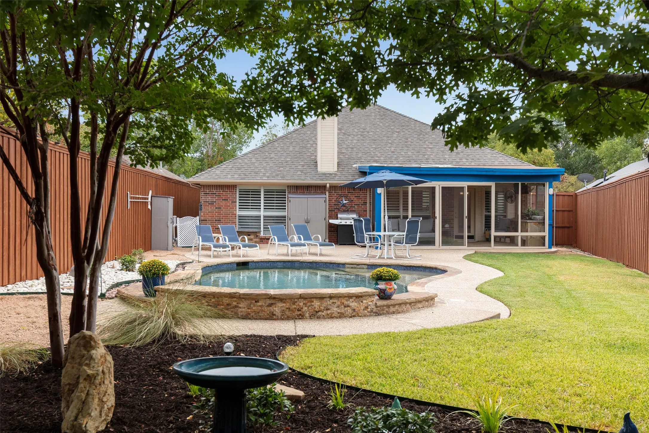 Single Family Residence For Sale in Denton County , 1829 Melton Drive, Carrollton, Texas 75010, 3 Bedroom, 2 Bathroom, 2 Garage spaces, 1,850 Sqft, built in 2001, mls#21397587, Real Estate Agent in Carrollton, Homes For Sale in Denton county, Homes For Sale in Carrollton, Realtor in Carrollton Texas, Real Estate Brokerage Independent Realty Texas, Luminita Cordes Realtor