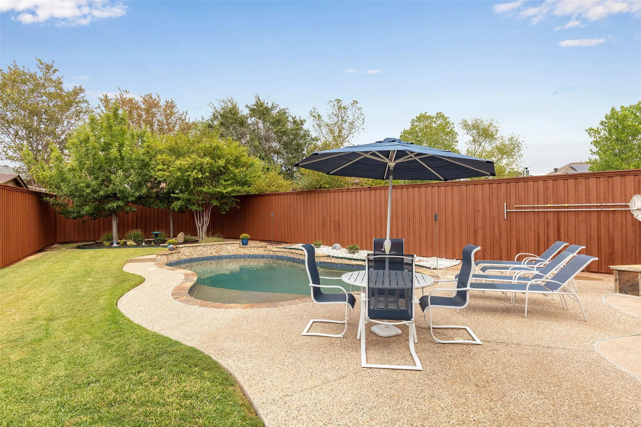 Single Family Residence For Sale in Denton County , 1829 Melton Drive, Carrollton, Texas 75010, 3 Bedroom, 2 Bathroom, 2 Garage spaces, 1,850 Sqft, built in 2001, mls#21397587, Real Estate Agent in Carrollton, Homes For Sale in Denton county, Homes For Sale in Carrollton, Realtor in Carrollton Texas, Real Estate Brokerage Independent Realty Texas, Luminita Cordes Realtor