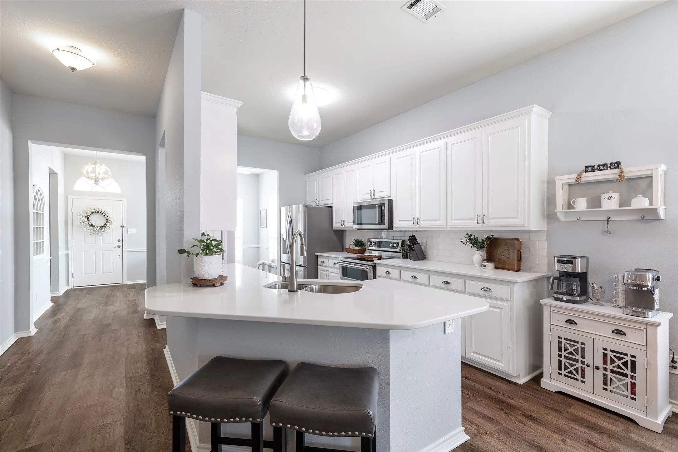 Single Family Residence For Sale in Denton County , 1829 Melton Drive, Carrollton, Texas 75010, 3 Bedroom, 2 Bathroom, 2 Garage spaces, 1,850 Sqft, built in 2001, mls#21397587, Real Estate Agent in Carrollton, Homes For Sale in Denton county, Homes For Sale in Carrollton, Realtor in Carrollton Texas, Real Estate Brokerage Independent Realty Texas, Luminita Cordes Realtor