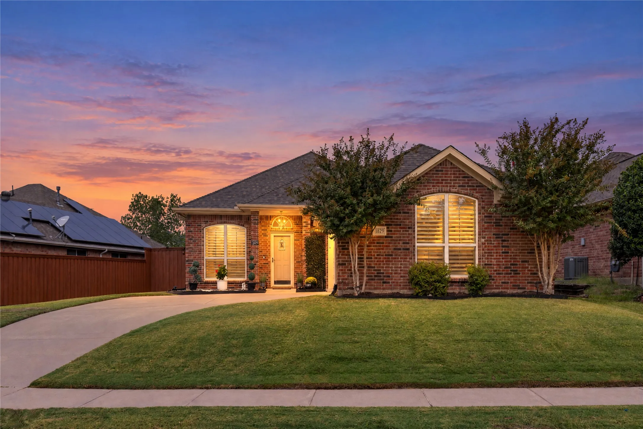 Single Family Residence For Sale in Denton County , 1829 Melton Drive, Carrollton, Texas 75010, 3 Bedroom, 2 Bathroom, 2 Garage spaces, 1,850 Sqft, built in 2001, mls#21397587, Real Estate Agent in Carrollton, Homes For Sale in Denton county, Homes For Sale in Carrollton, Realtor in Carrollton Texas, Real Estate Brokerage Independent Realty Texas, Luminita Cordes Realtor