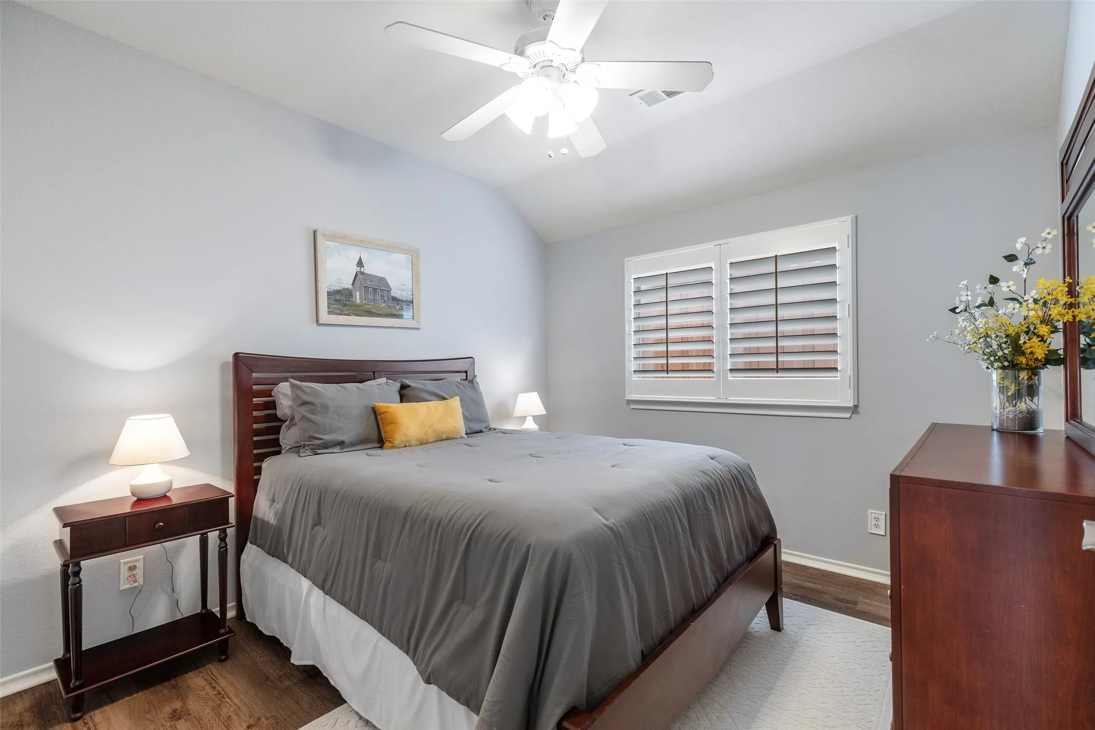 Single Family Residence For Sale in Denton County , 1829 Melton Drive, Carrollton, Texas 75010, 3 Bedroom, 2 Bathroom, 2 Garage spaces, 1,850 Sqft, built in 2001, mls#21397587, Real Estate Agent in Carrollton, Homes For Sale in Denton county, Homes For Sale in Carrollton, Realtor in Carrollton Texas, Real Estate Brokerage Independent Realty Texas, Luminita Cordes Realtor
