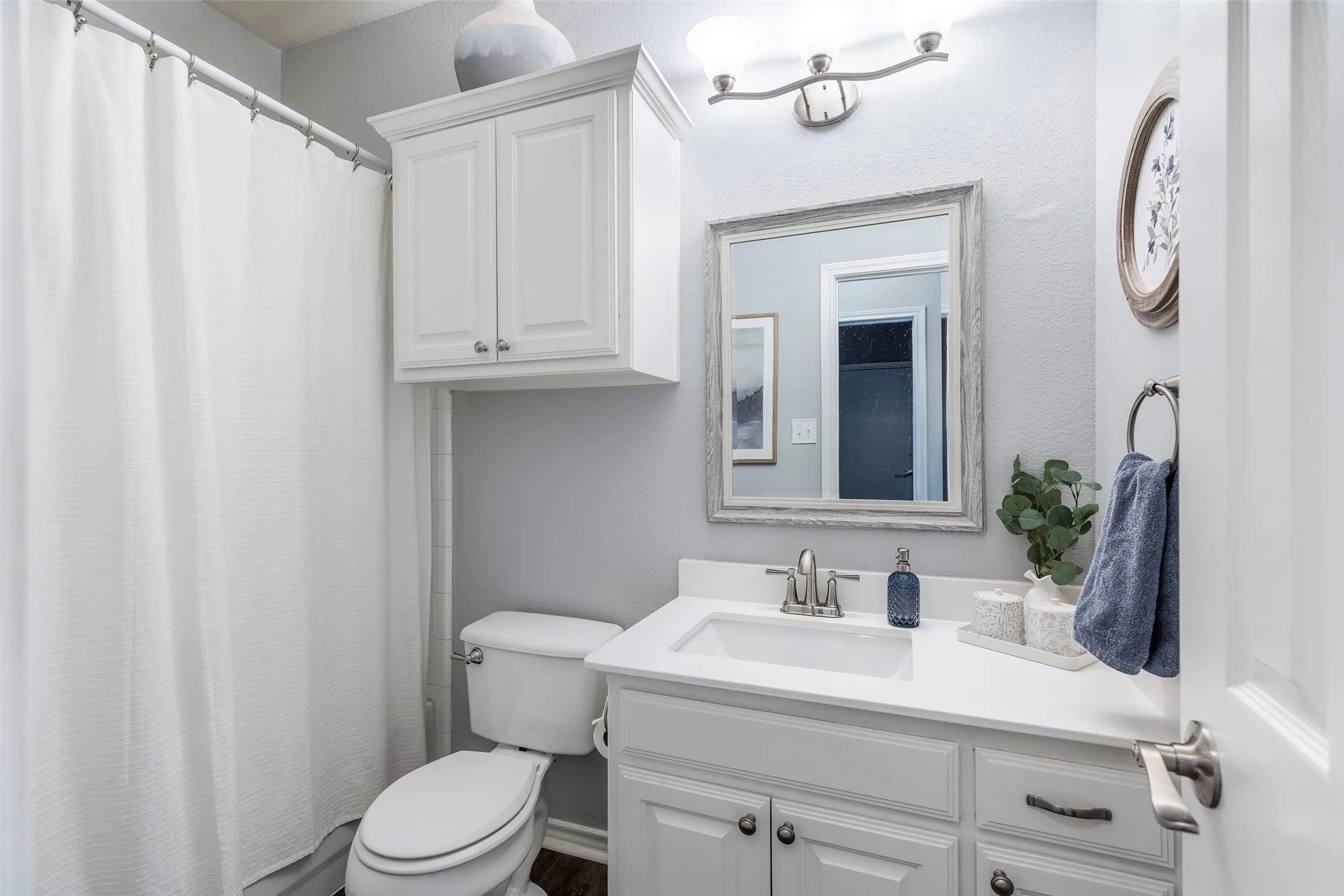 Single Family Residence For Sale in Denton County , 1829 Melton Drive, Carrollton, Texas 75010, 3 Bedroom, 2 Bathroom, 2 Garage spaces, 1,850 Sqft, built in 2001, mls#21397587, Real Estate Agent in Carrollton, Homes For Sale in Denton county, Homes For Sale in Carrollton, Realtor in Carrollton Texas, Real Estate Brokerage Independent Realty Texas, Luminita Cordes Realtor