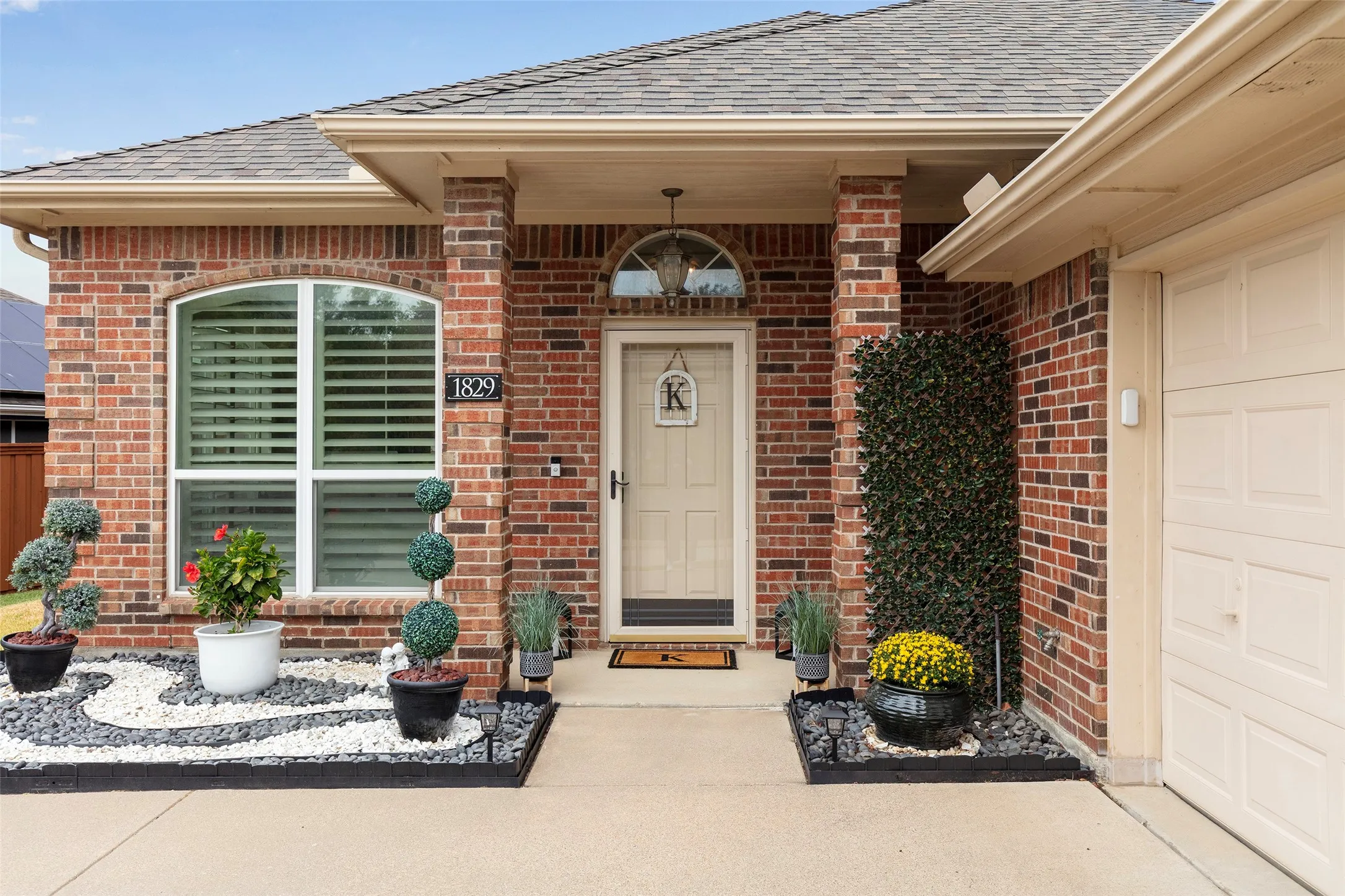 Single Family Residence For Sale in Denton County , 1829 Melton Drive, Carrollton, Texas 75010, 3 Bedroom, 2 Bathroom, 2 Garage spaces, 1,850 Sqft, built in 2001, mls#21397587, Real Estate Agent in Carrollton, Homes For Sale in Denton county, Homes For Sale in Carrollton, Realtor in Carrollton Texas, Real Estate Brokerage Independent Realty Texas, Luminita Cordes Realtor