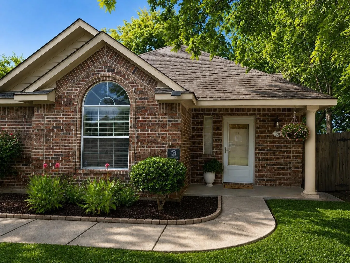Single Family Residence For Rent in Collin County , 1006 Hall Street, Mc Kinney, Texas 75069, 3 Bedroom, 2 Bathroom, 1 Garage spaces, 1,327 Sqft, built in 2007, mls#21388887, Real Estate Agent in Mc Kinney, Homes For Rent in Collin county, Homes For Rent in Mc Kinney, Realtor in Mc Kinney Texas, Real Estate Brokerage Independent Realty Texas, Luminita Cordes Realtor