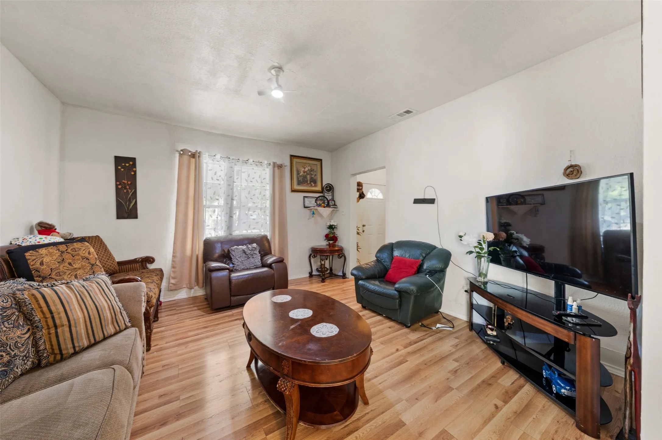 Single Family Residence For Sale in Mc Lennan County , 708 S 16th Street, Waco, Texas 76706, 2 Bedroom, 1 Bathroom, Garage spaces, 1,188 Sqft, built in 1940, mls#21399228, Real Estate Agent in Waco, Homes For Sale in Mc Lennan county, Homes For Sale in Waco, Realtor in Waco Texas, Real Estate Brokerage Independent Realty Texas, Luminita Cordes Realtor