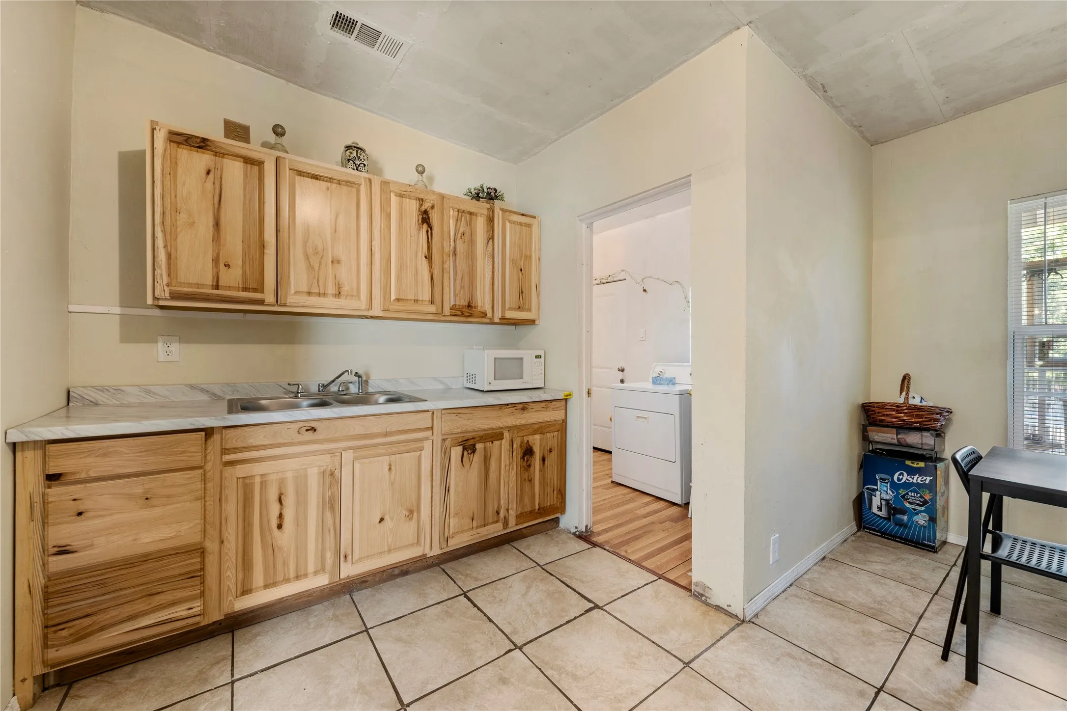 Single Family Residence For Sale in Mc Lennan County , 708 S 16th Street, Waco, Texas 76706, 2 Bedroom, 1 Bathroom, Garage spaces, 1,188 Sqft, built in 1940, mls#21399228, Real Estate Agent in Waco, Homes For Sale in Mc Lennan county, Homes For Sale in Waco, Realtor in Waco Texas, Real Estate Brokerage Independent Realty Texas, Luminita Cordes Realtor
