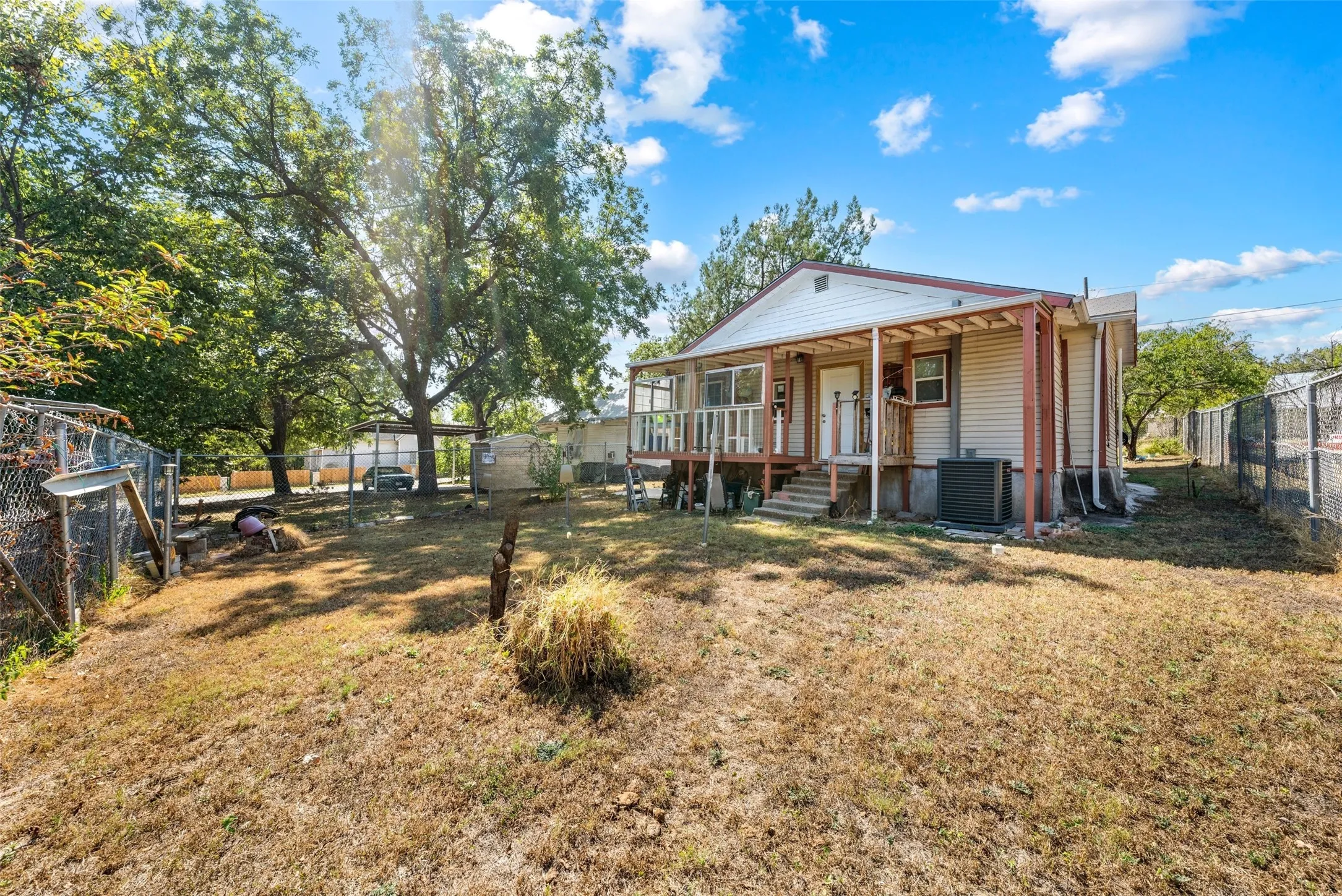 Single Family Residence For Sale in Mc Lennan County , 708 S 16th Street, Waco, Texas 76706, 2 Bedroom, 1 Bathroom, Garage spaces, 1,188 Sqft, built in 1940, mls#21399228, Real Estate Agent in Waco, Homes For Sale in Mc Lennan county, Homes For Sale in Waco, Realtor in Waco Texas, Real Estate Brokerage Independent Realty Texas, Luminita Cordes Realtor