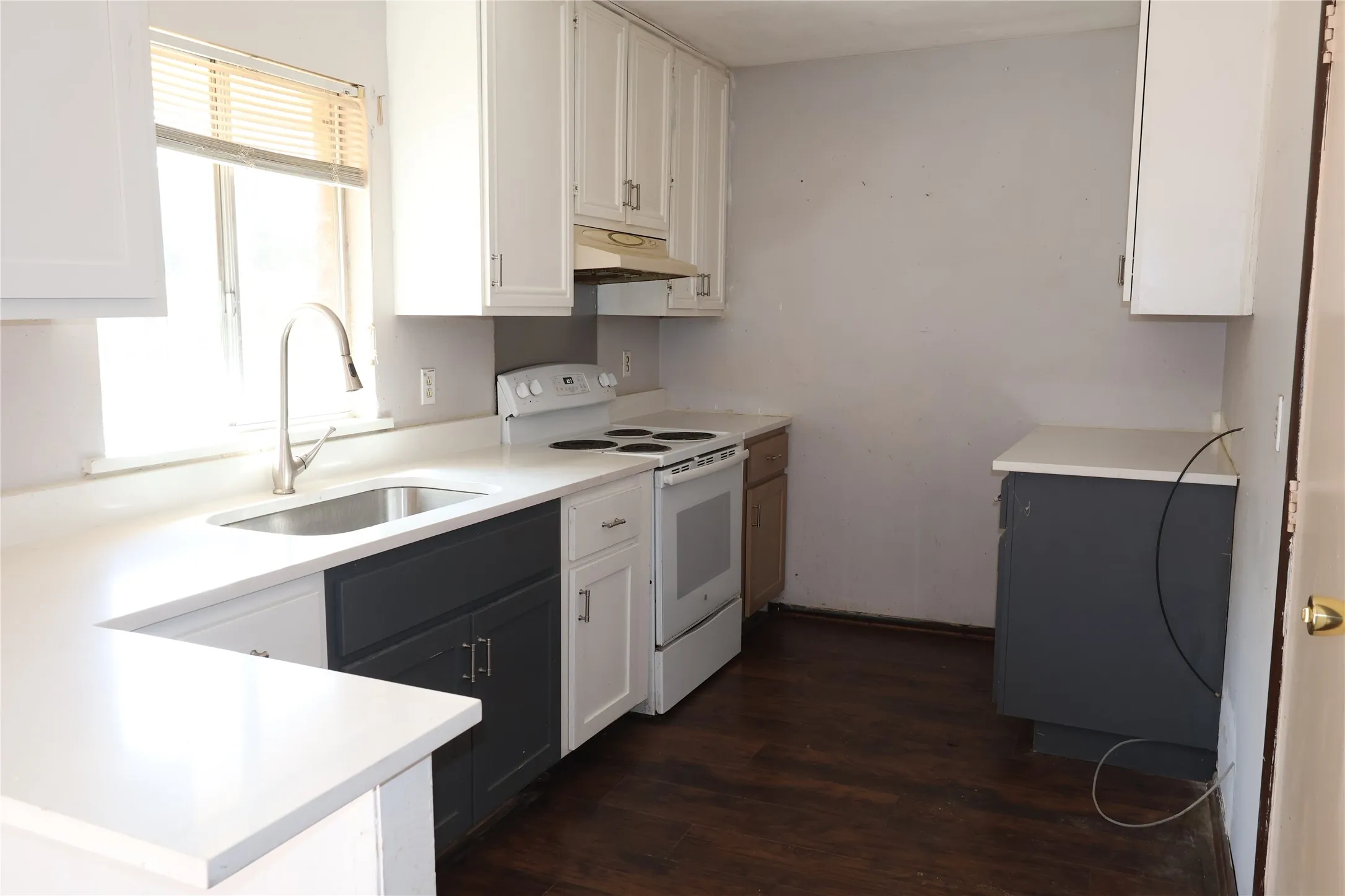 Single Family Residence For Rent in Dallas County , 4809 Frontier Road, Garland, Texas 75043, 4 Bedroom, 2 Bathroom, 1 Garage spaces, 1,257 Sqft, built in 1971, mls#21396378, Real Estate Agent in Garland, Homes For Rent in Dallas county, Homes For Rent in Garland, Realtor in Garland Texas, Real Estate Brokerage Independent Realty Texas, Luminita Cordes Realtor
