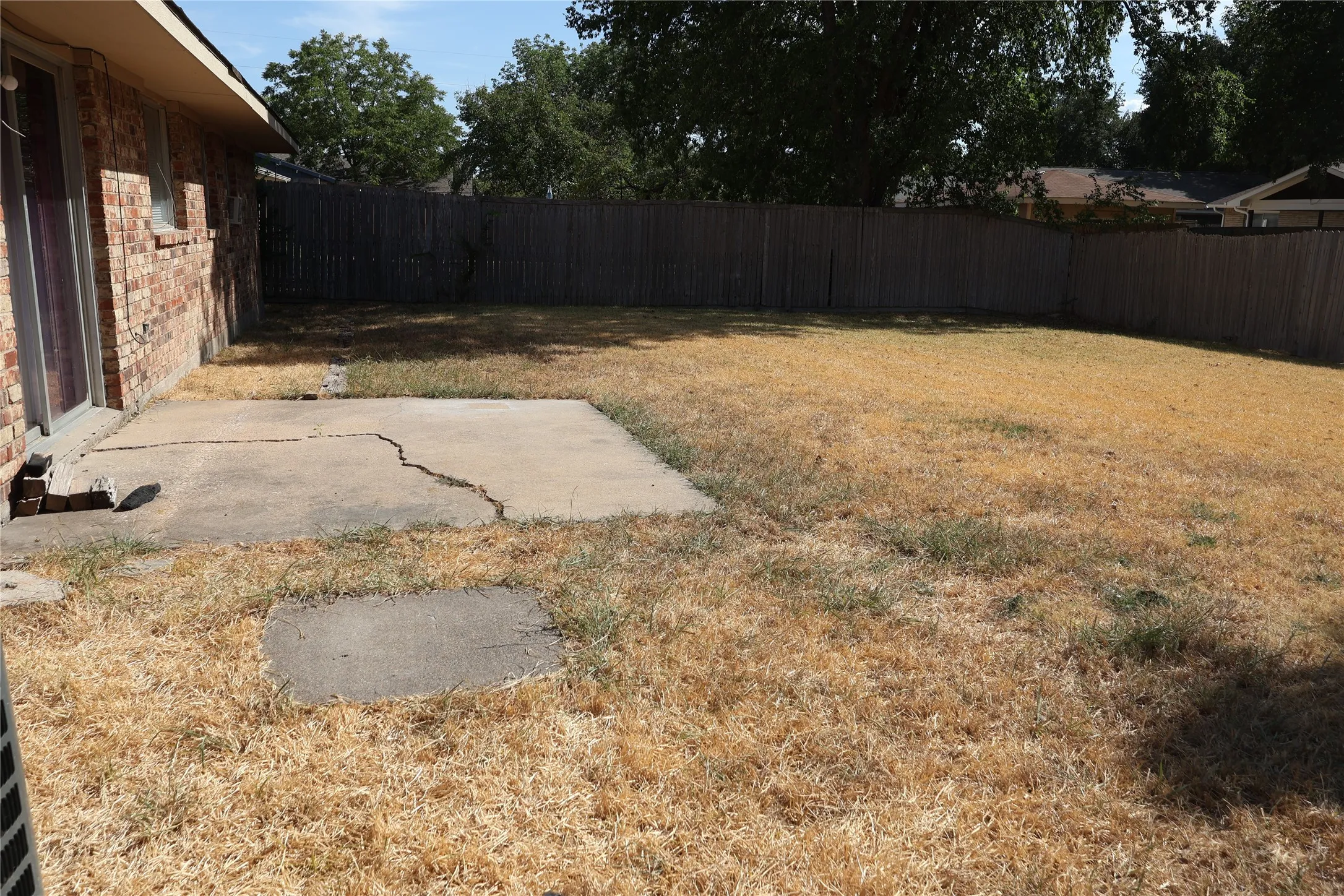 Single Family Residence For Rent in Dallas County , 4809 Frontier Road, Garland, Texas 75043, 4 Bedroom, 2 Bathroom, 1 Garage spaces, 1,257 Sqft, built in 1971, mls#21396378, Real Estate Agent in Garland, Homes For Rent in Dallas county, Homes For Rent in Garland, Realtor in Garland Texas, Real Estate Brokerage Independent Realty Texas, Luminita Cordes Realtor