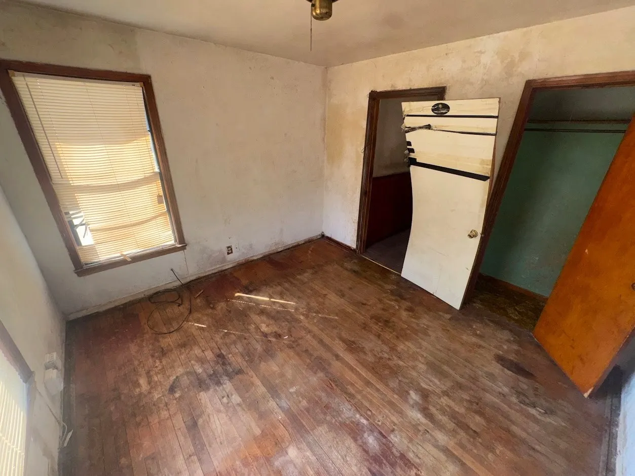 Single Family Residence For Sale in Tarrant County , 4309 Lorin Avenue, Fort Worth, Texas 76105, 3 Bedroom, 1 Bathroom, Garage spaces, 966 Sqft, built in 1952, mls#21397851, Real Estate Agent in Fort Worth, Homes For Sale in Tarrant county, Homes For Sale in Fort Worth, Realtor in Fort Worth Texas, Real Estate Brokerage Independent Realty Texas, Luminita Cordes Realtor