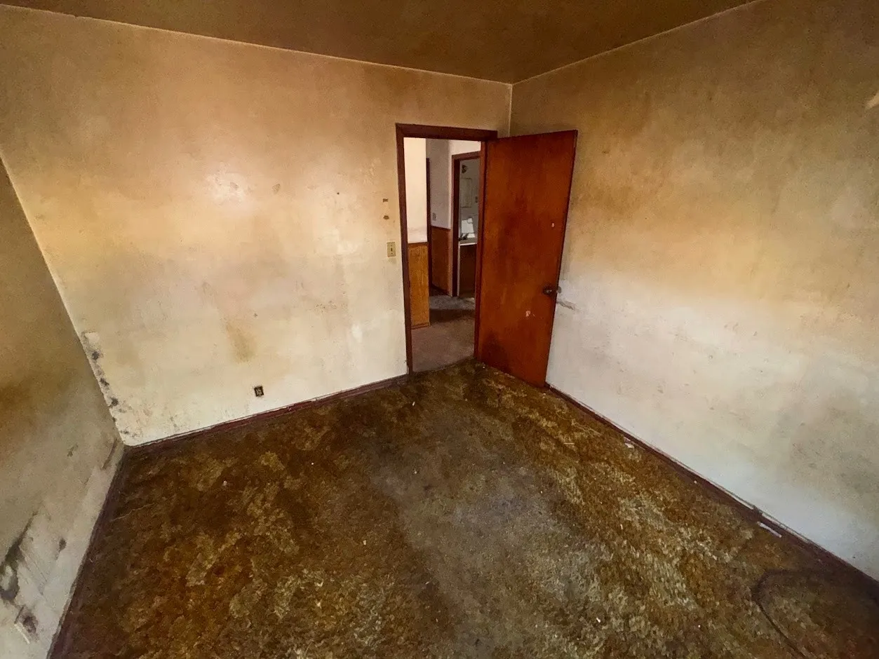 Single Family Residence For Sale in Tarrant County , 4309 Lorin Avenue, Fort Worth, Texas 76105, 3 Bedroom, 1 Bathroom, Garage spaces, 966 Sqft, built in 1952, mls#21397851, Real Estate Agent in Fort Worth, Homes For Sale in Tarrant county, Homes For Sale in Fort Worth, Realtor in Fort Worth Texas, Real Estate Brokerage Independent Realty Texas, Luminita Cordes Realtor