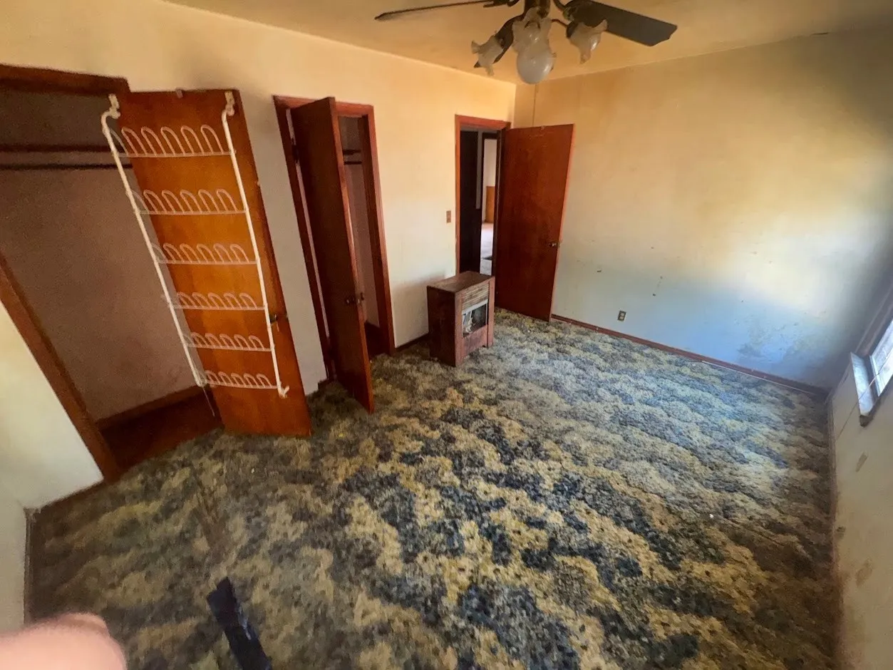 Single Family Residence For Sale in Tarrant County , 4309 Lorin Avenue, Fort Worth, Texas 76105, 3 Bedroom, 1 Bathroom, Garage spaces, 966 Sqft, built in 1952, mls#21397851, Real Estate Agent in Fort Worth, Homes For Sale in Tarrant county, Homes For Sale in Fort Worth, Realtor in Fort Worth Texas, Real Estate Brokerage Independent Realty Texas, Luminita Cordes Realtor