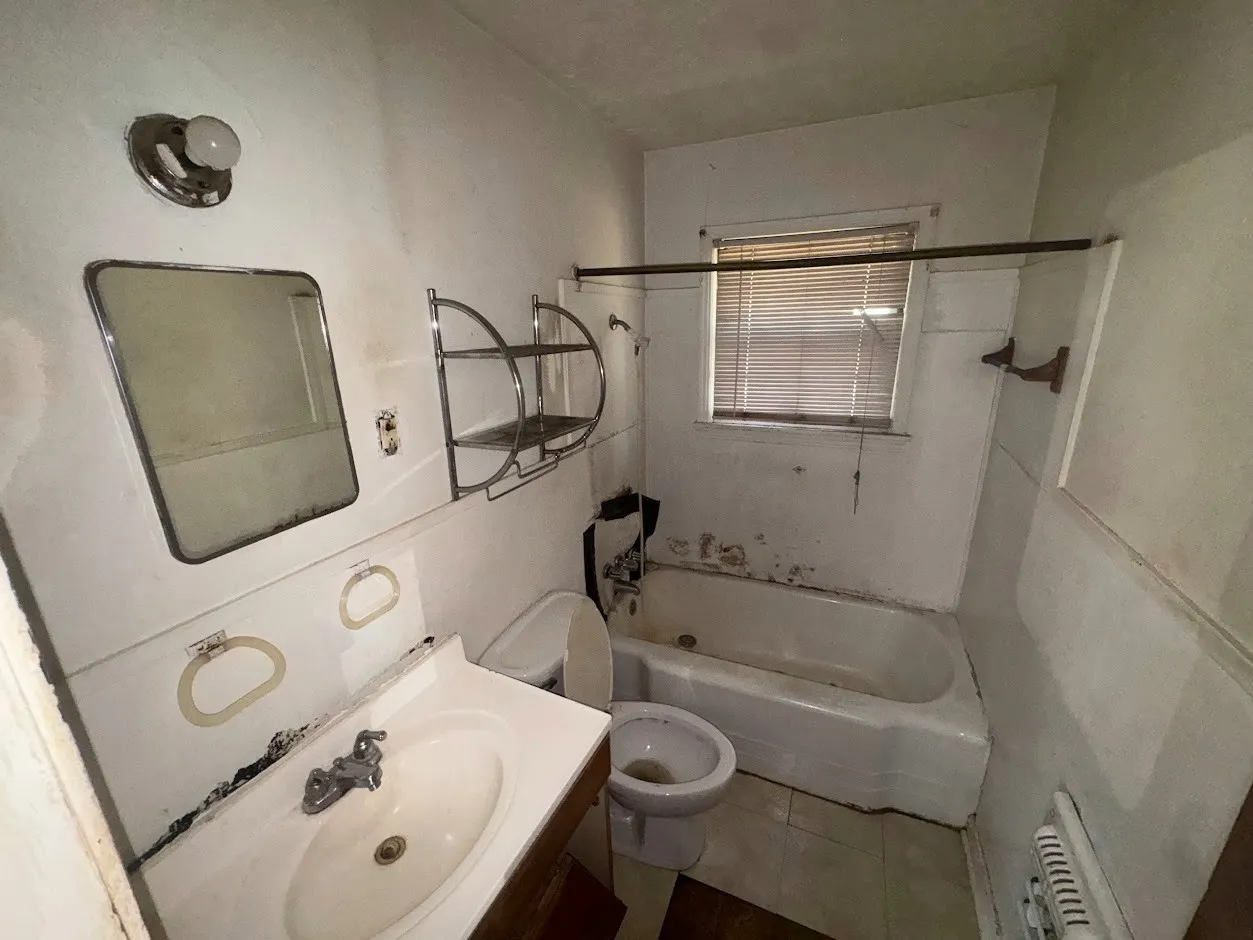 Single Family Residence For Sale in Tarrant County , 4309 Lorin Avenue, Fort Worth, Texas 76105, 3 Bedroom, 1 Bathroom, Garage spaces, 966 Sqft, built in 1952, mls#21397851, Real Estate Agent in Fort Worth, Homes For Sale in Tarrant county, Homes For Sale in Fort Worth, Realtor in Fort Worth Texas, Real Estate Brokerage Independent Realty Texas, Luminita Cordes Realtor
