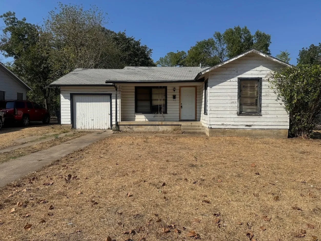 Single Family Residence For Sale in Tarrant County , 4309 Lorin Avenue, Fort Worth, Texas 76105, 3 Bedroom, 1 Bathroom, Garage spaces, 966 Sqft, built in 1952, mls#21397851, Real Estate Agent in Fort Worth, Homes For Sale in Tarrant county, Homes For Sale in Fort Worth, Realtor in Fort Worth Texas, Real Estate Brokerage Independent Realty Texas, Luminita Cordes Realtor