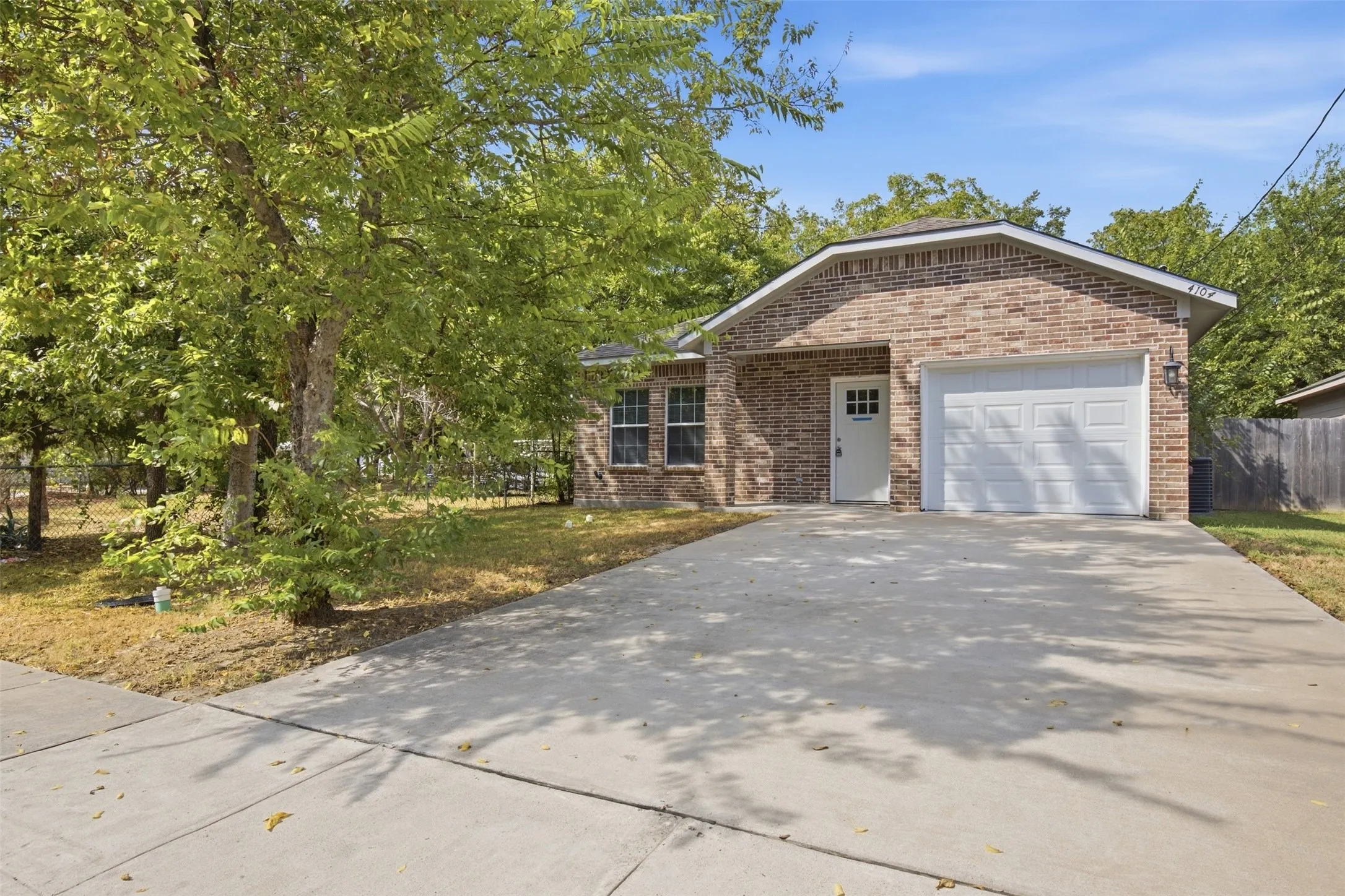 Single Family Residence For Rent in Hunt County , 4104 Gordon Street, Greenville, Texas 75401, 3 Bedroom, 2 Bathroom, 1 Garage spaces, 1,296 Sqft, built in 2021, mls#21399328, Real Estate Agent in Greenville, Homes For Rent in Hunt county, Homes For Rent in Greenville, Realtor in Greenville Texas, Real Estate Brokerage Independent Realty Texas, Luminita Cordes Realtor