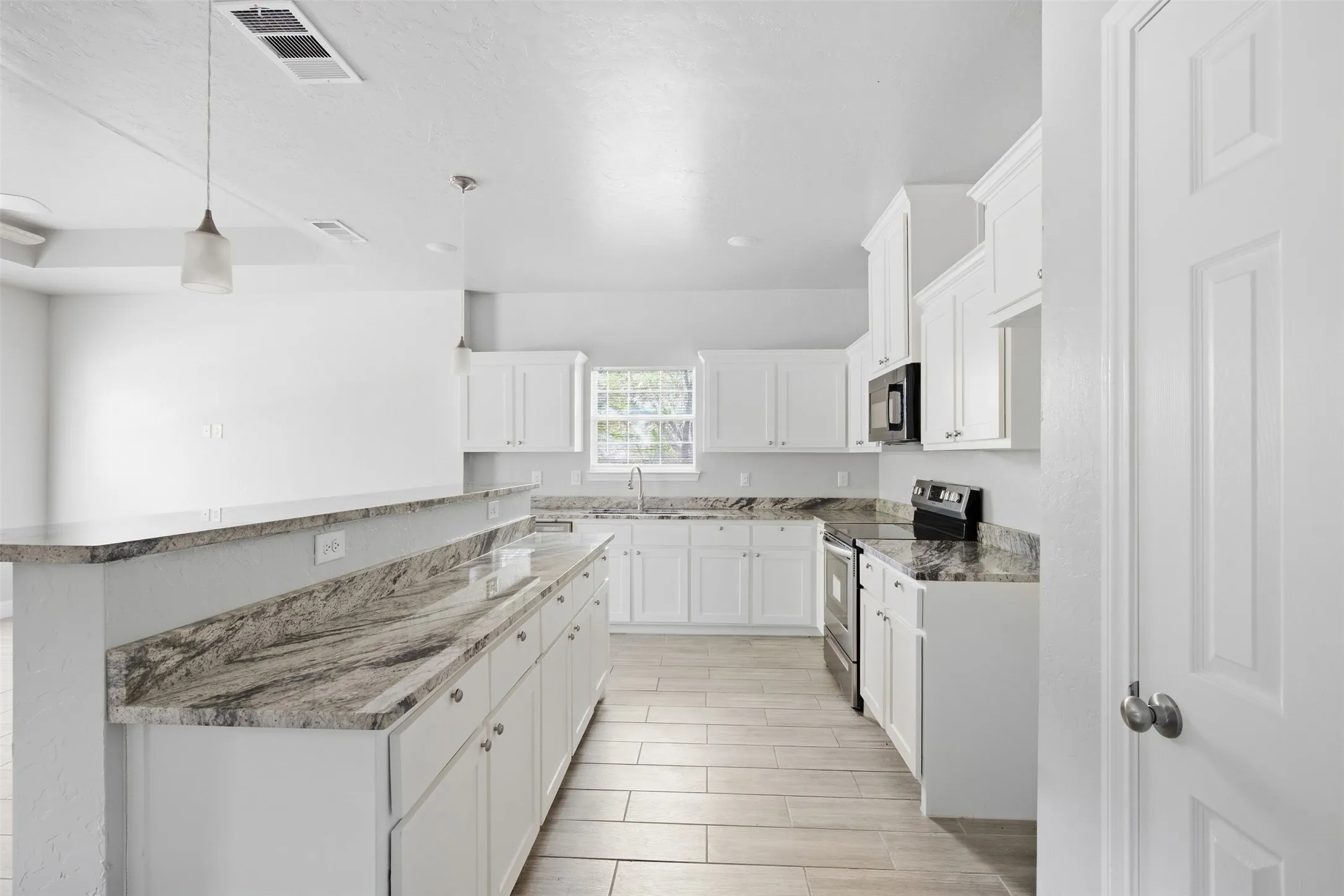 Single Family Residence For Rent in Hunt County , 4104 Gordon Street, Greenville, Texas 75401, 3 Bedroom, 2 Bathroom, 1 Garage spaces, 1,296 Sqft, built in 2021, mls#21399328, Real Estate Agent in Greenville, Homes For Rent in Hunt county, Homes For Rent in Greenville, Realtor in Greenville Texas, Real Estate Brokerage Independent Realty Texas, Luminita Cordes Realtor