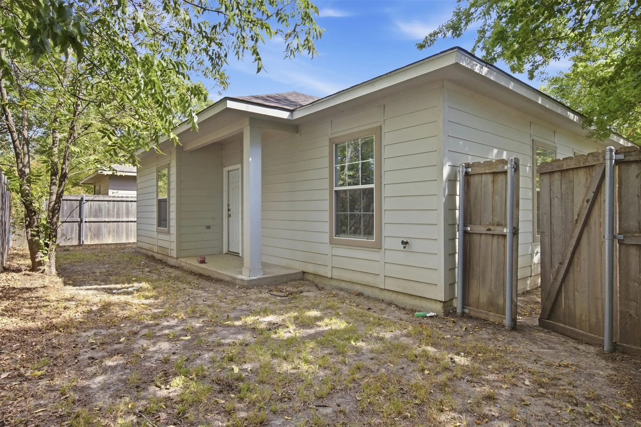 Single Family Residence For Rent in Hunt County , 4104 Gordon Street, Greenville, Texas 75401, 3 Bedroom, 2 Bathroom, 1 Garage spaces, 1,296 Sqft, built in 2021, mls#21399328, Real Estate Agent in Greenville, Homes For Rent in Hunt county, Homes For Rent in Greenville, Realtor in Greenville Texas, Real Estate Brokerage Independent Realty Texas, Luminita Cordes Realtor