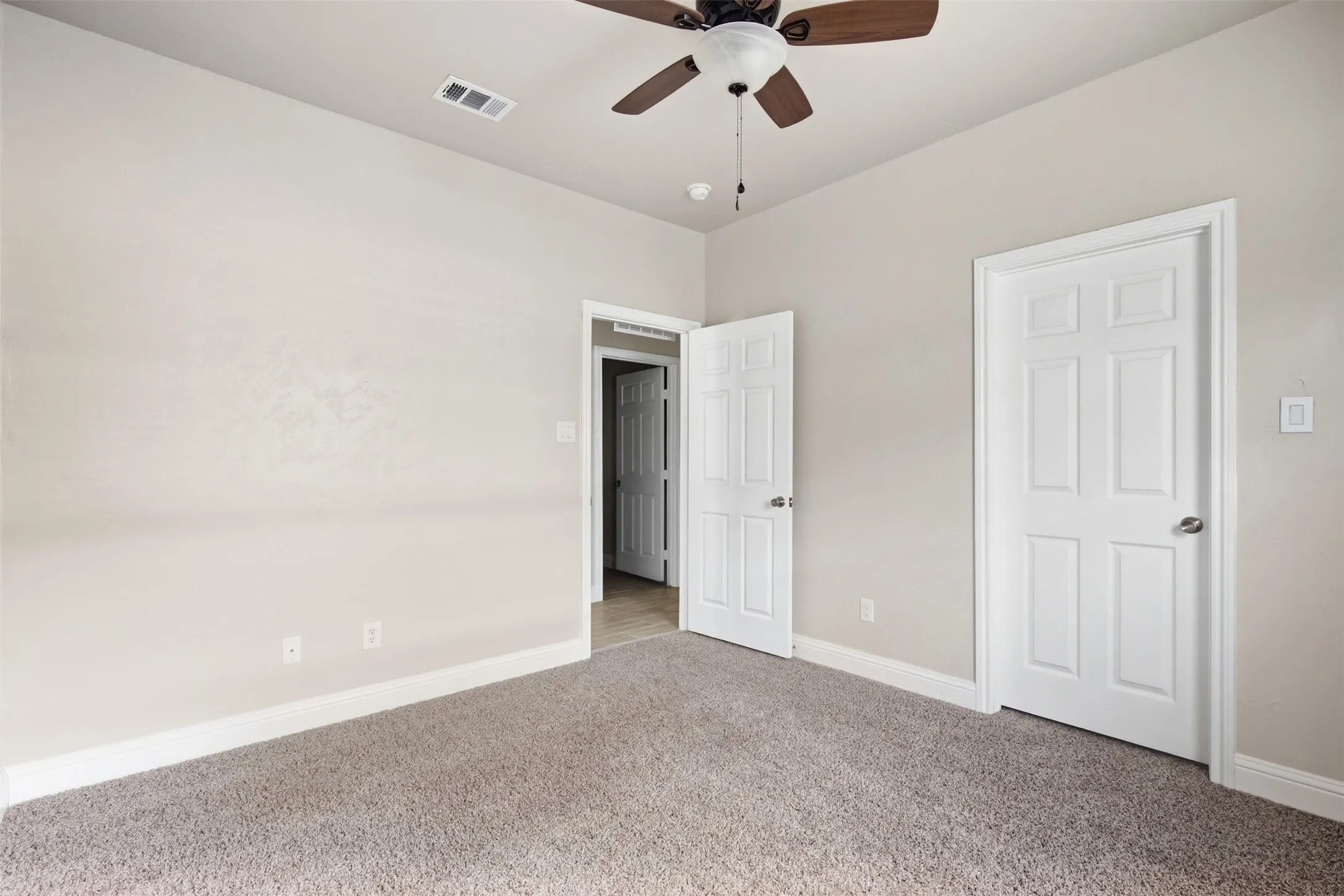 Single Family Residence For Rent in Hunt County , 4104 Gordon Street, Greenville, Texas 75401, 3 Bedroom, 2 Bathroom, 1 Garage spaces, 1,296 Sqft, built in 2021, mls#21399328, Real Estate Agent in Greenville, Homes For Rent in Hunt county, Homes For Rent in Greenville, Realtor in Greenville Texas, Real Estate Brokerage Independent Realty Texas, Luminita Cordes Realtor