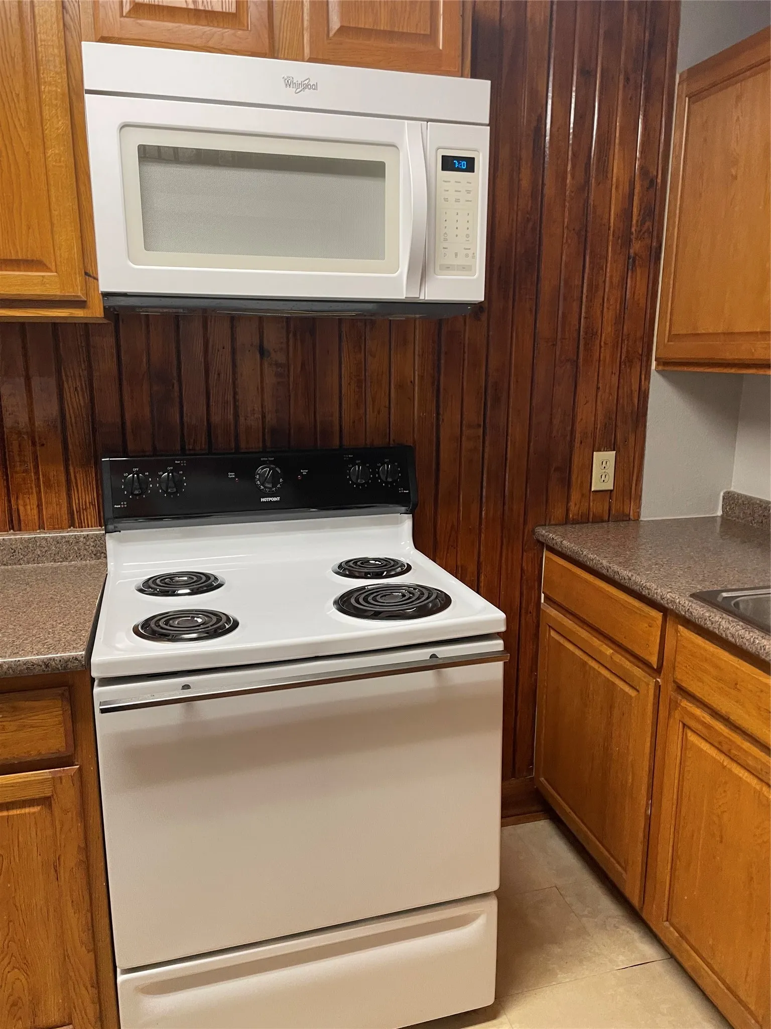 Single Family Residence For Rent in Denton County , 1007 Oakland Street 100, Denton, Texas 76201, 1 Bedroom, 1 Bathroom, Garage spaces, 888 Sqft, built in 1959, mls#21399332, Real Estate Agent in Denton, Homes For Rent in Denton county, Homes For Rent in Denton, Realtor in Denton Texas, Real Estate Brokerage Independent Realty Texas, Luminita Cordes Realtor
