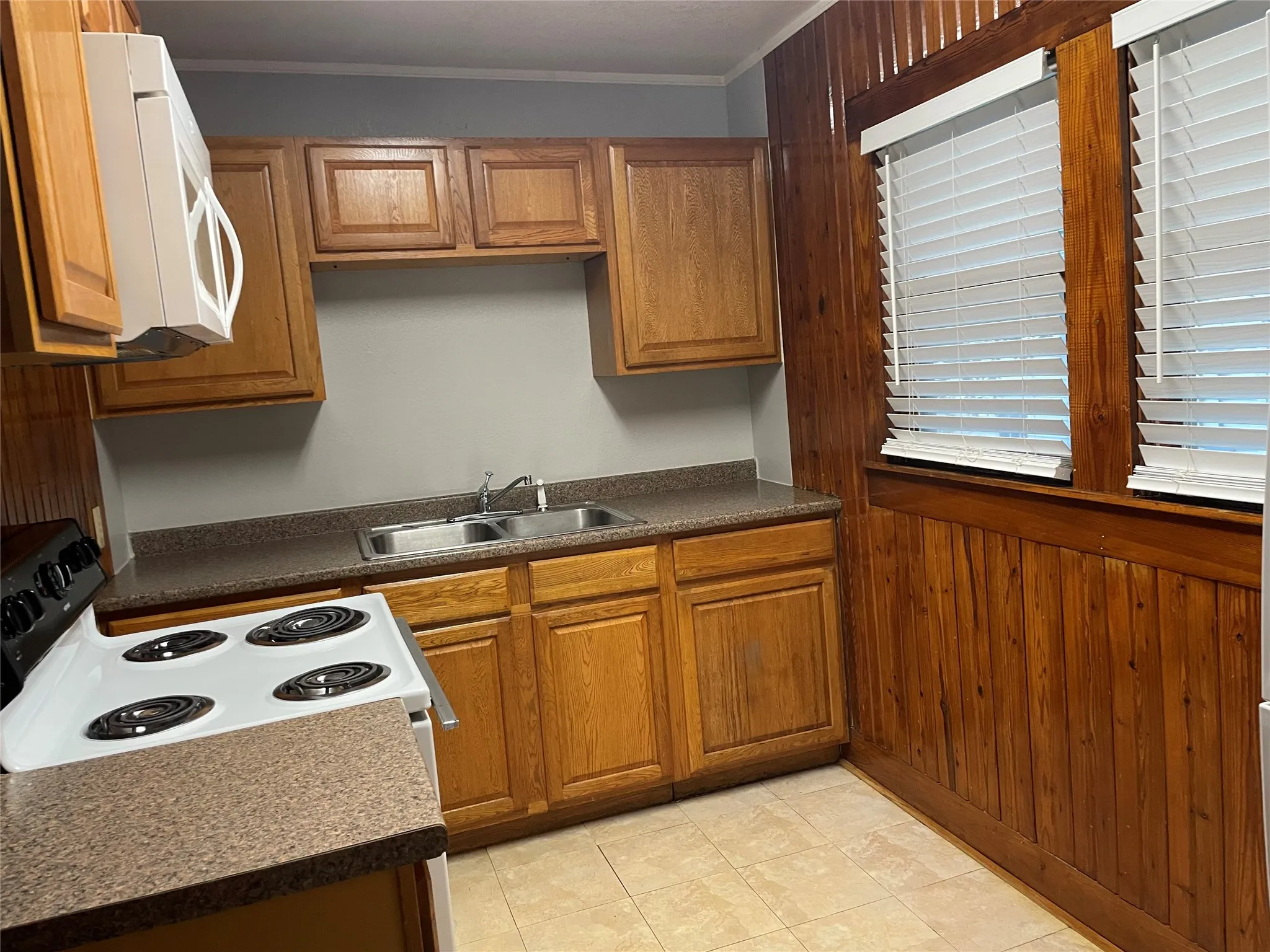 Single Family Residence For Rent in Denton County , 1007 Oakland Street 100, Denton, Texas 76201, 1 Bedroom, 1 Bathroom, Garage spaces, 888 Sqft, built in 1959, mls#21399332, Real Estate Agent in Denton, Homes For Rent in Denton county, Homes For Rent in Denton, Realtor in Denton Texas, Real Estate Brokerage Independent Realty Texas, Luminita Cordes Realtor