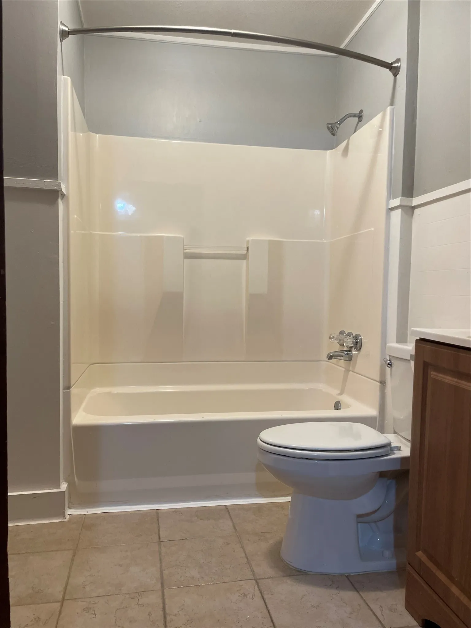Single Family Residence For Rent in Denton County , 1007 Oakland Street 100, Denton, Texas 76201, 1 Bedroom, 1 Bathroom, Garage spaces, 888 Sqft, built in 1959, mls#21399332, Real Estate Agent in Denton, Homes For Rent in Denton county, Homes For Rent in Denton, Realtor in Denton Texas, Real Estate Brokerage Independent Realty Texas, Luminita Cordes Realtor