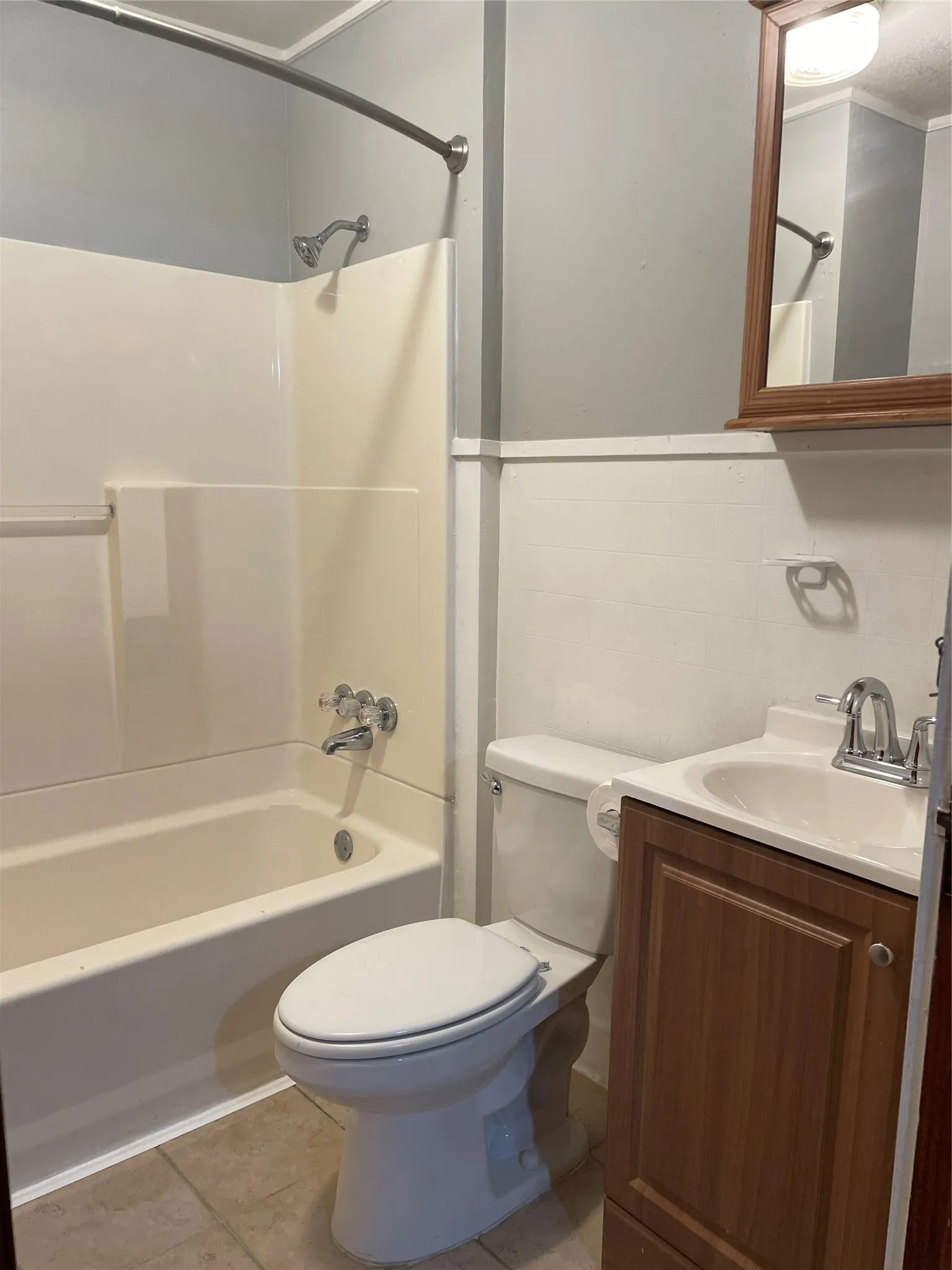 Single Family Residence For Rent in Denton County , 1007 Oakland Street 100, Denton, Texas 76201, 1 Bedroom, 1 Bathroom, Garage spaces, 888 Sqft, built in 1959, mls#21399332, Real Estate Agent in Denton, Homes For Rent in Denton county, Homes For Rent in Denton, Realtor in Denton Texas, Real Estate Brokerage Independent Realty Texas, Luminita Cordes Realtor